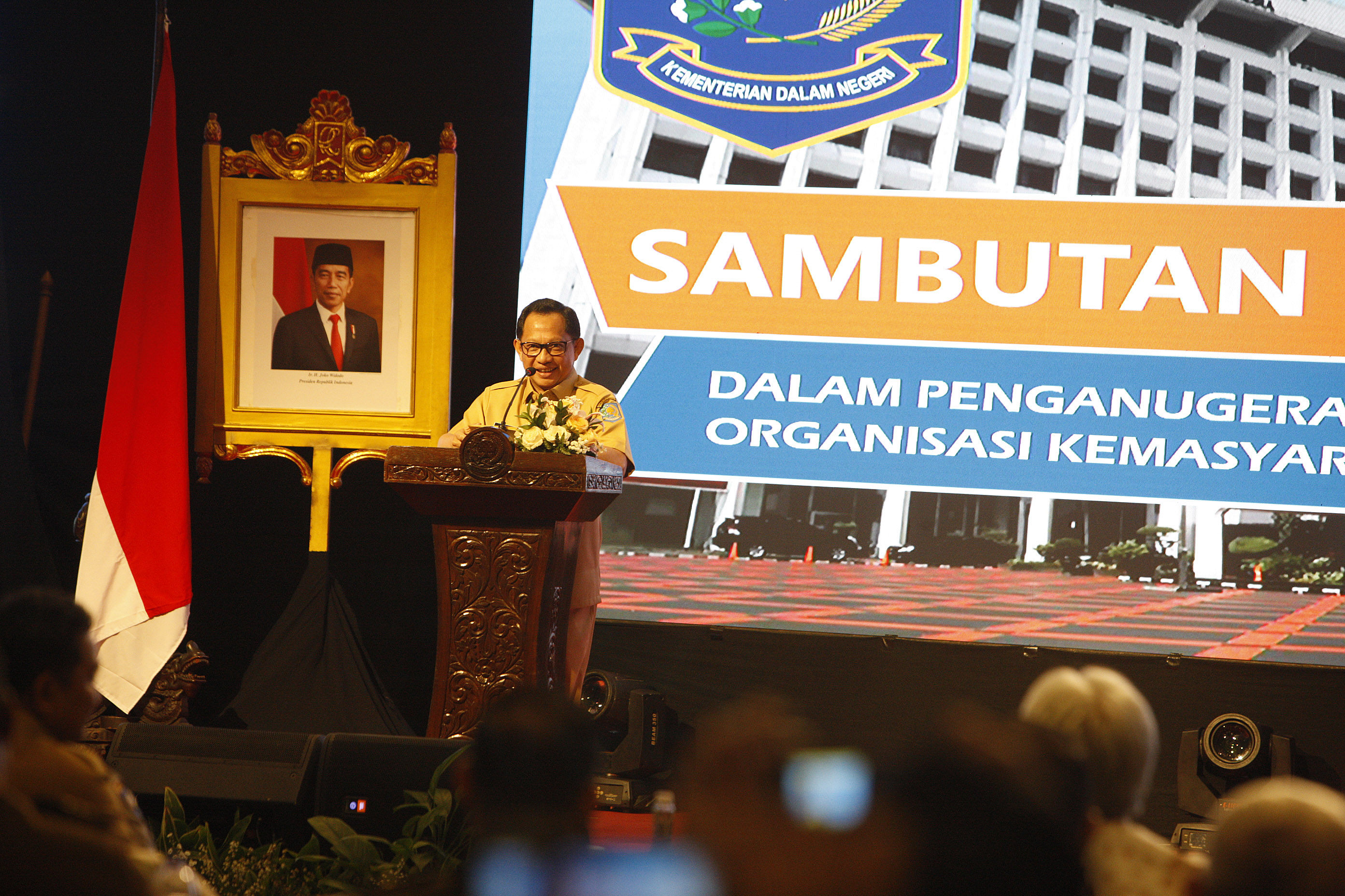 Menteri Dalam Negeri Tito Karnavian menyampaikan sambutan dalam penganugerahan penghargaan Organisasi Massa (Ormas) Award 2019