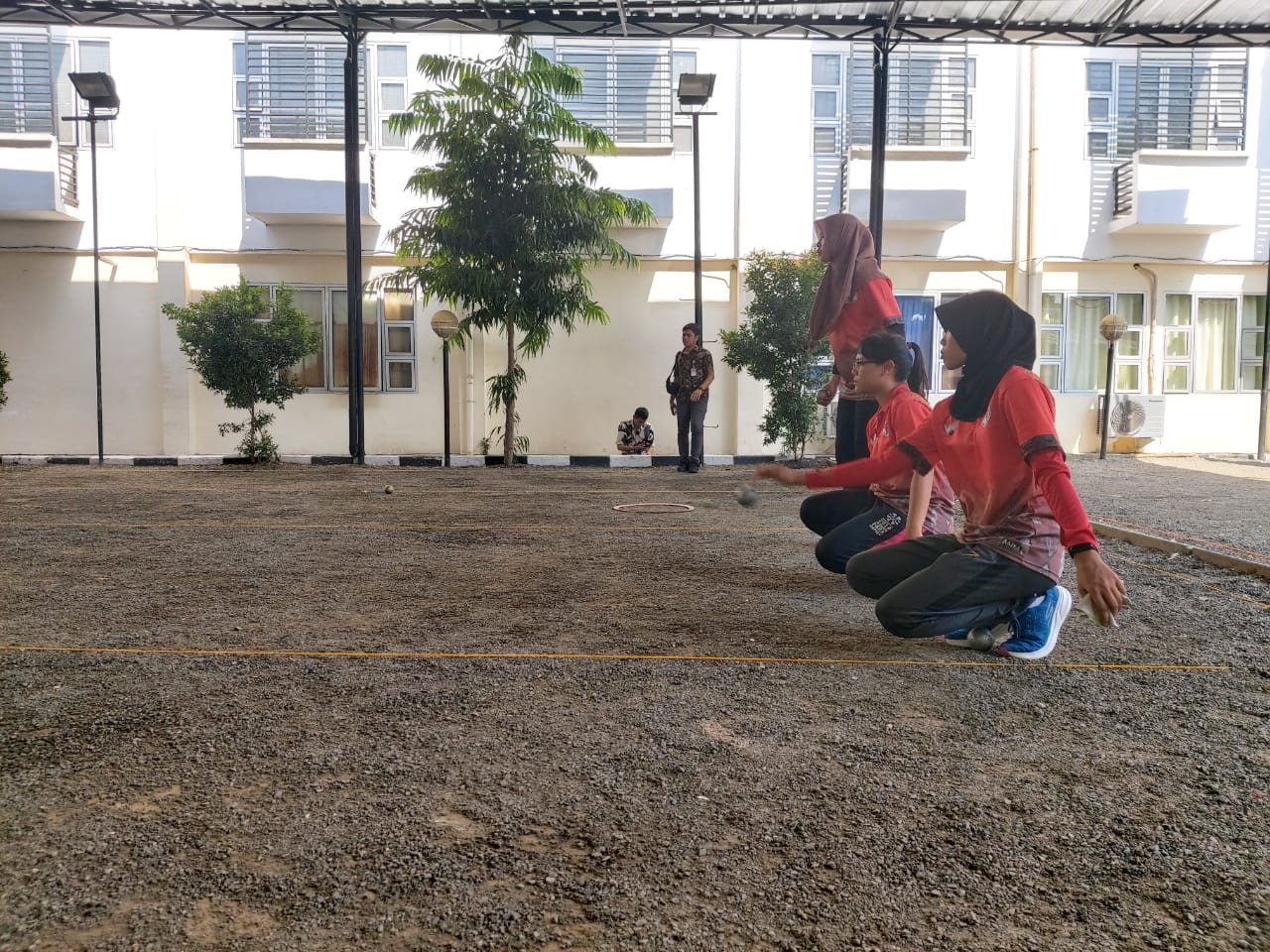 Para atlet cabang olahraga petanque sedang menjalani pelatnas SEA Games 2019 di Rawamangun, Jakarta Timur.