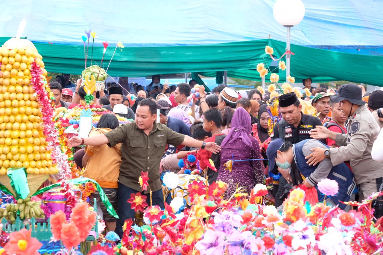 Warga Gowa Berebut Bakul Maulid di Bakul Maudu Adaka Ri Gowa