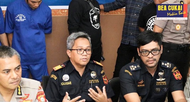 Jumpa pers mengenai keberhasilan BEA Cukai Makassar dan Kanwil Bea Cukai Sulawesi Bagian Selatan gagalkan penyelundupan narkotika.