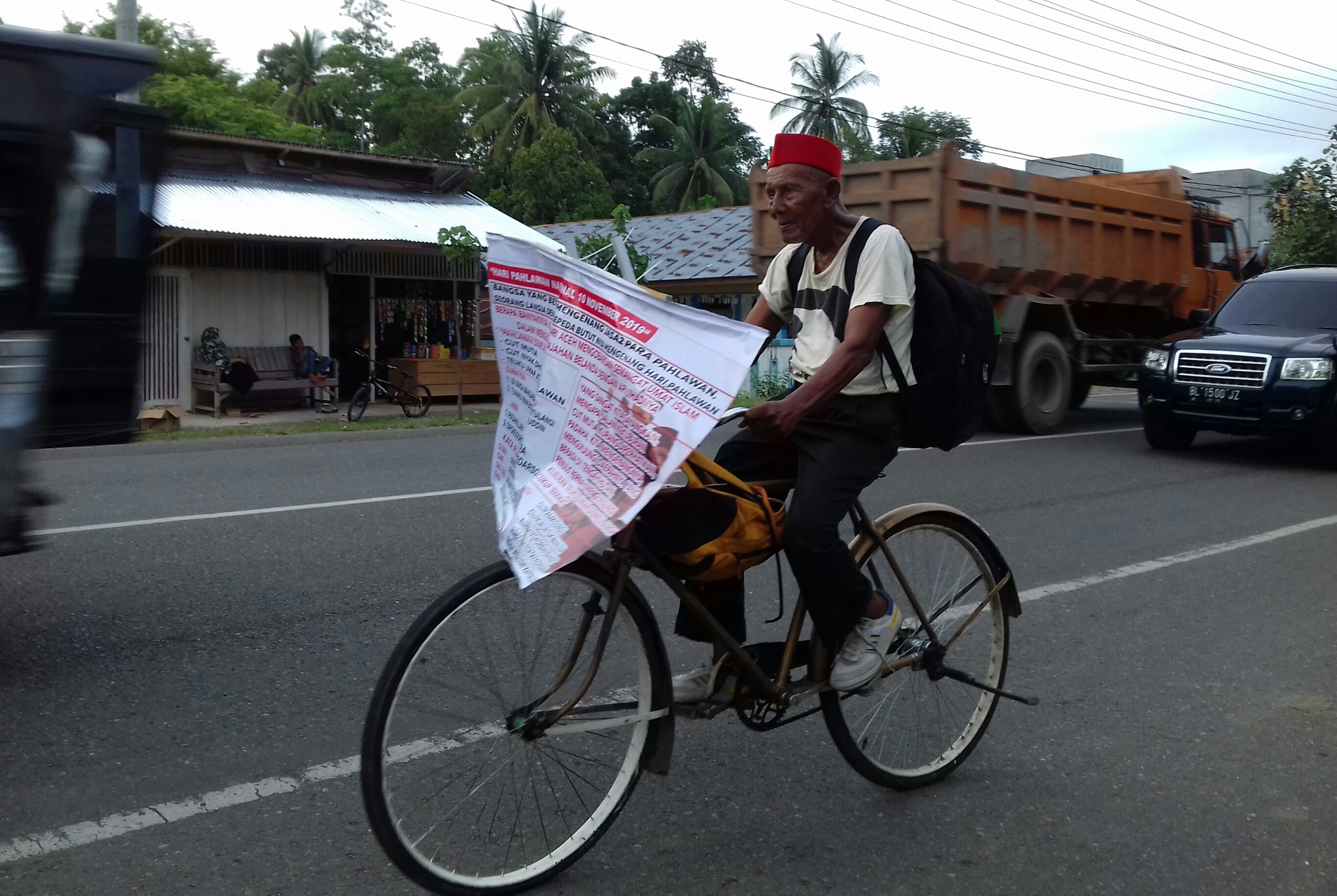 Muchtar, 75, mengayuh sepeda ke Banda Aceh untuk mengenang jasa pahlawan
