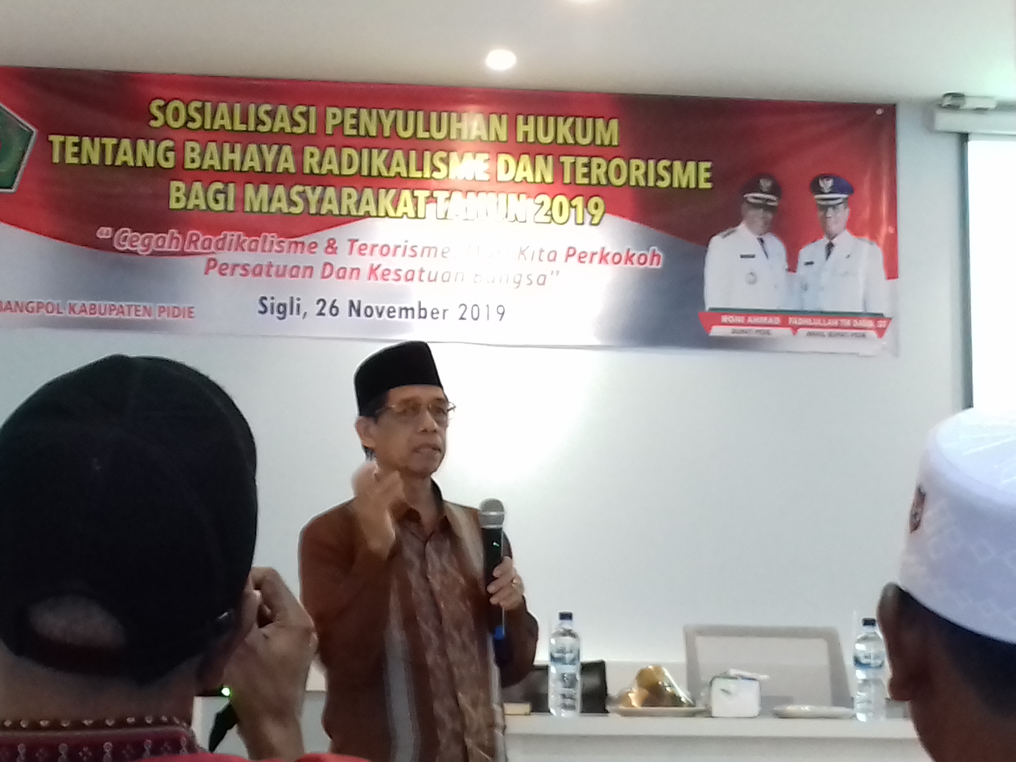 Kepala Kesbangpol Kabupaten Pidie, Zulfikar Yacob saat memberikan penyuluhan bahaya radikalisme, Rabu (27/11/2019).