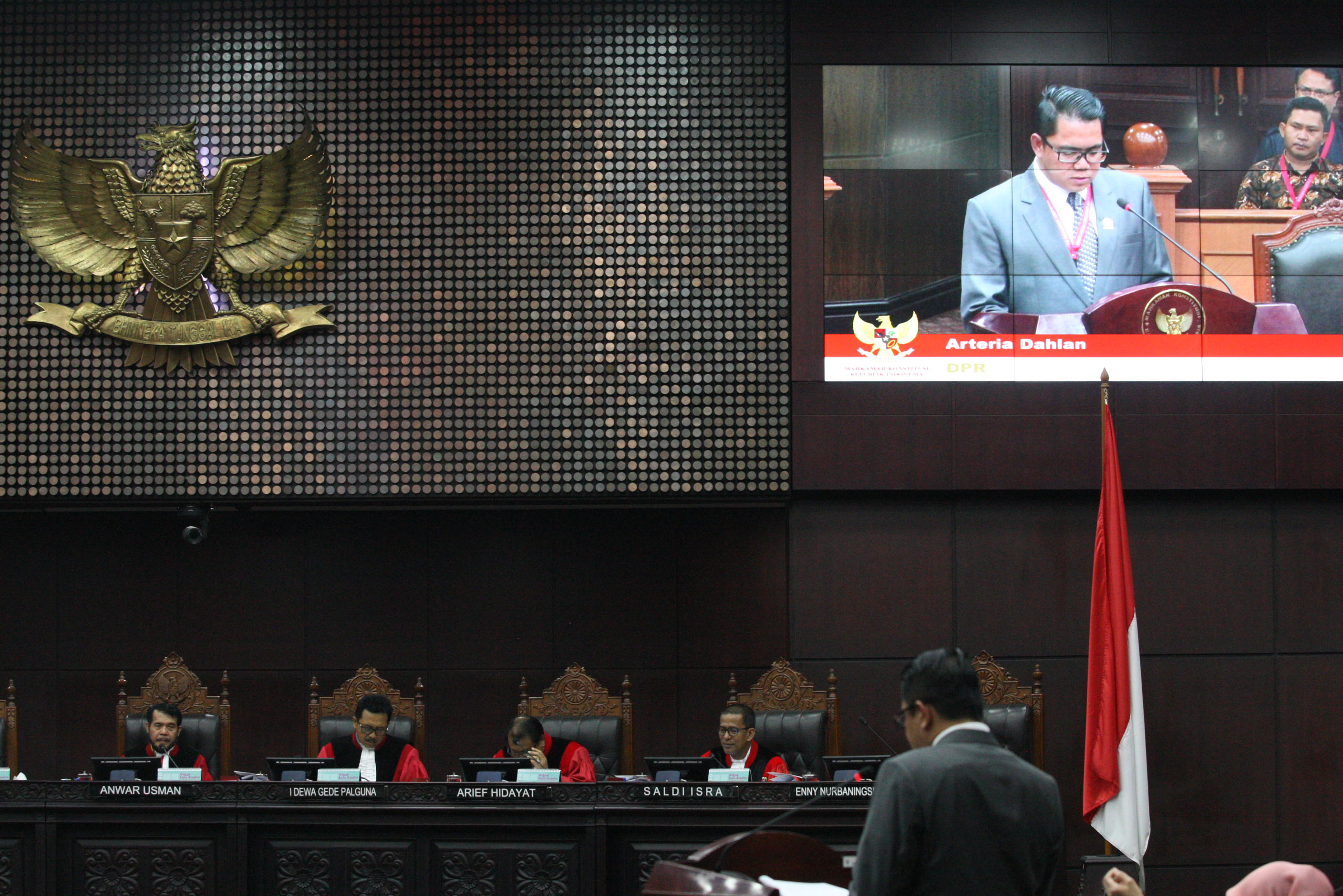 Kuasa Hukum DPR Arteria Dahlan menanggapi Permohonan Uji Materi UU KPK di MK