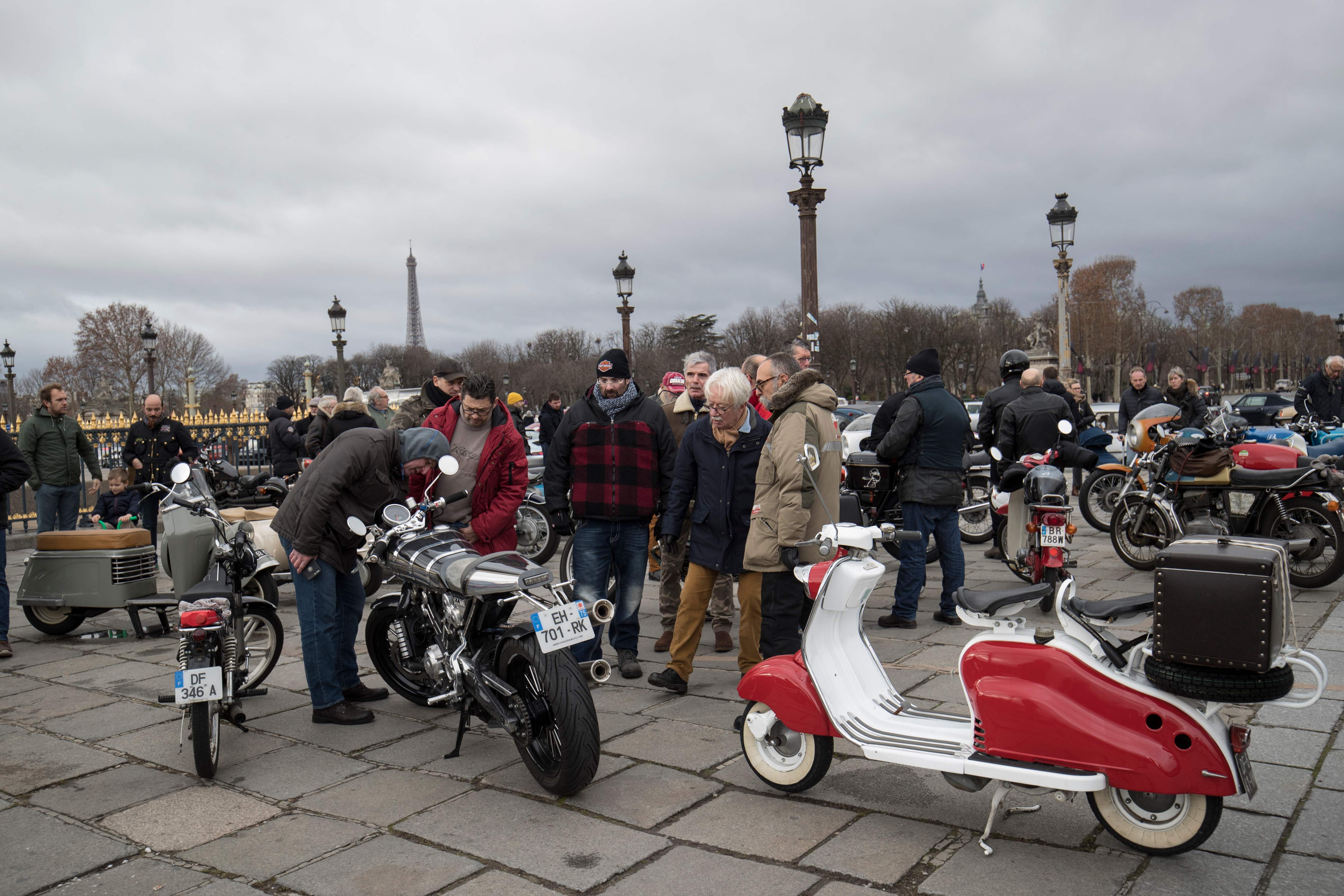 Scooter Lambretta (kanan)
