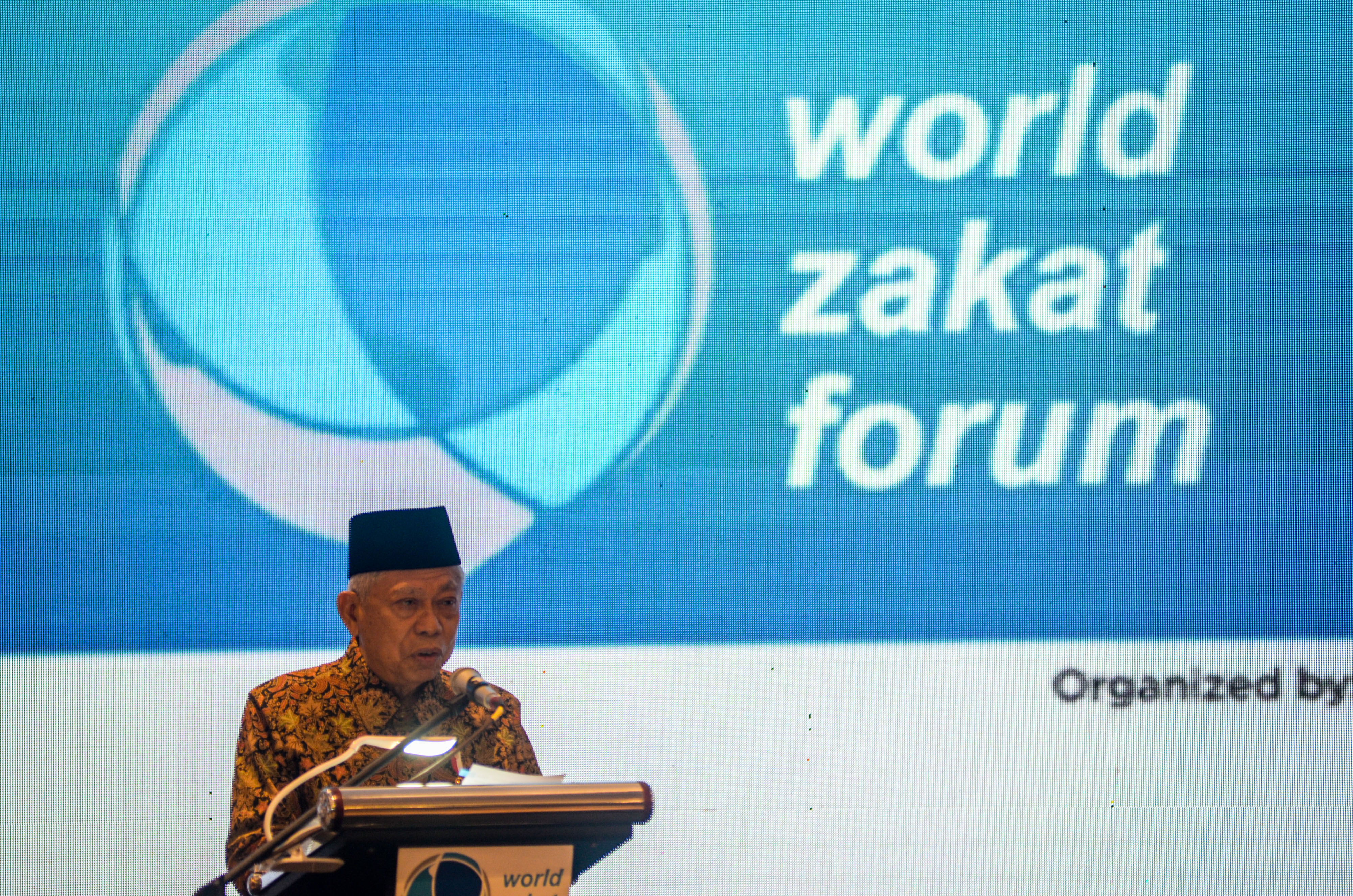  Wakil Presiden Ma'ruf Amin memberikan kata sambutan sekaligus membuka World Zakat Forum di Bandung, Jawa Barat, Selasa (5/11/2019)