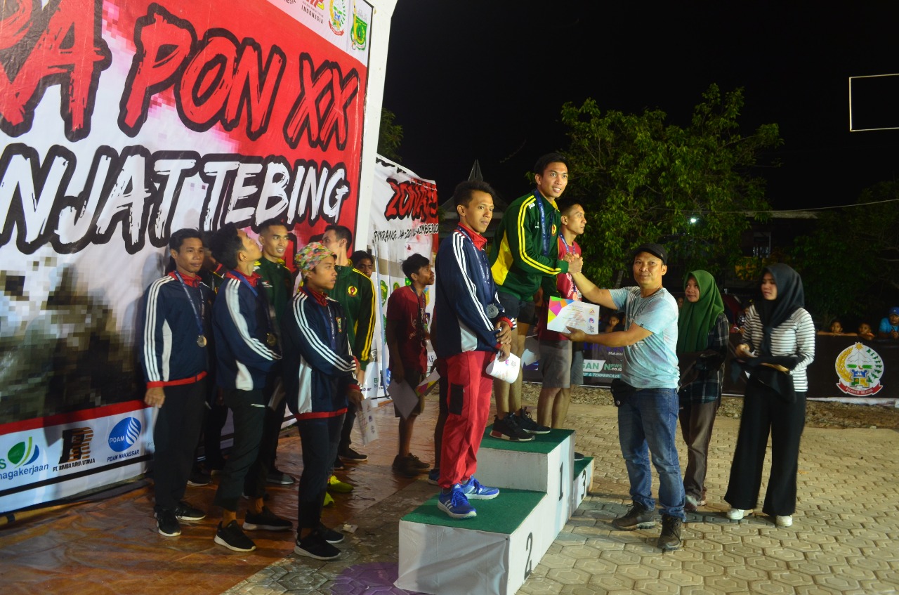 Kejuaraan Nasional Pra PON XX Panjat Tebing yang dilaksanakan di Dusun Cora Kabupaten Pinrang, Sulawesi Selatan, Sabtu (16/11/2019).