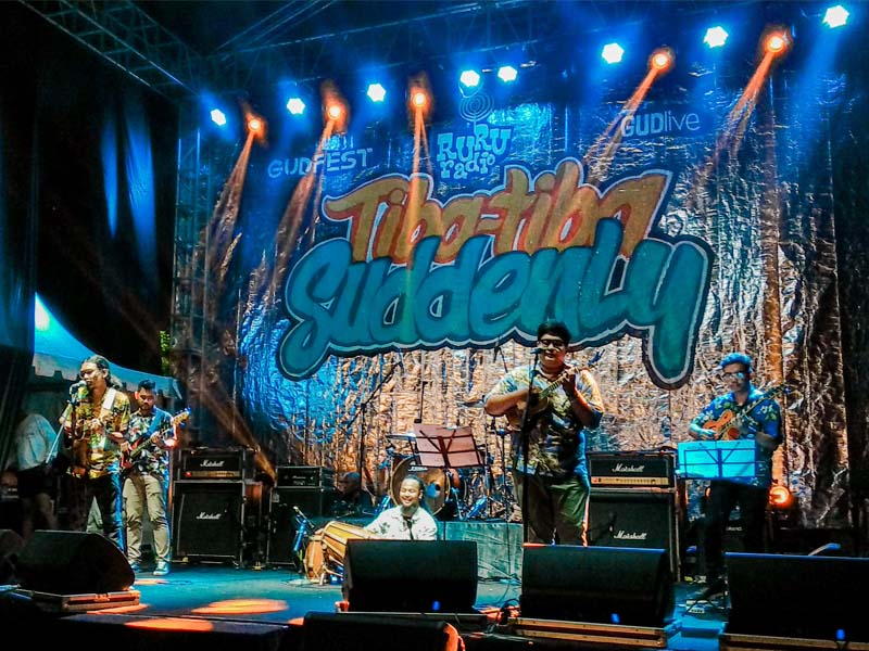 Penampilan grup band Irama Pantai Selatan di Gudfest 2019.