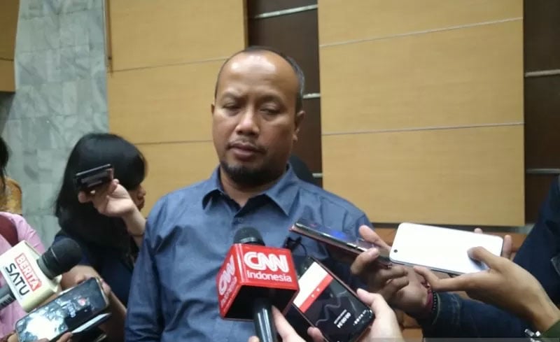 Ketua YLKI Tulus Abadi mengatakan pengambilalihan penanganan urusan izin edar obat dari BPOM bisa memperlemah fungsi pengawasan obat