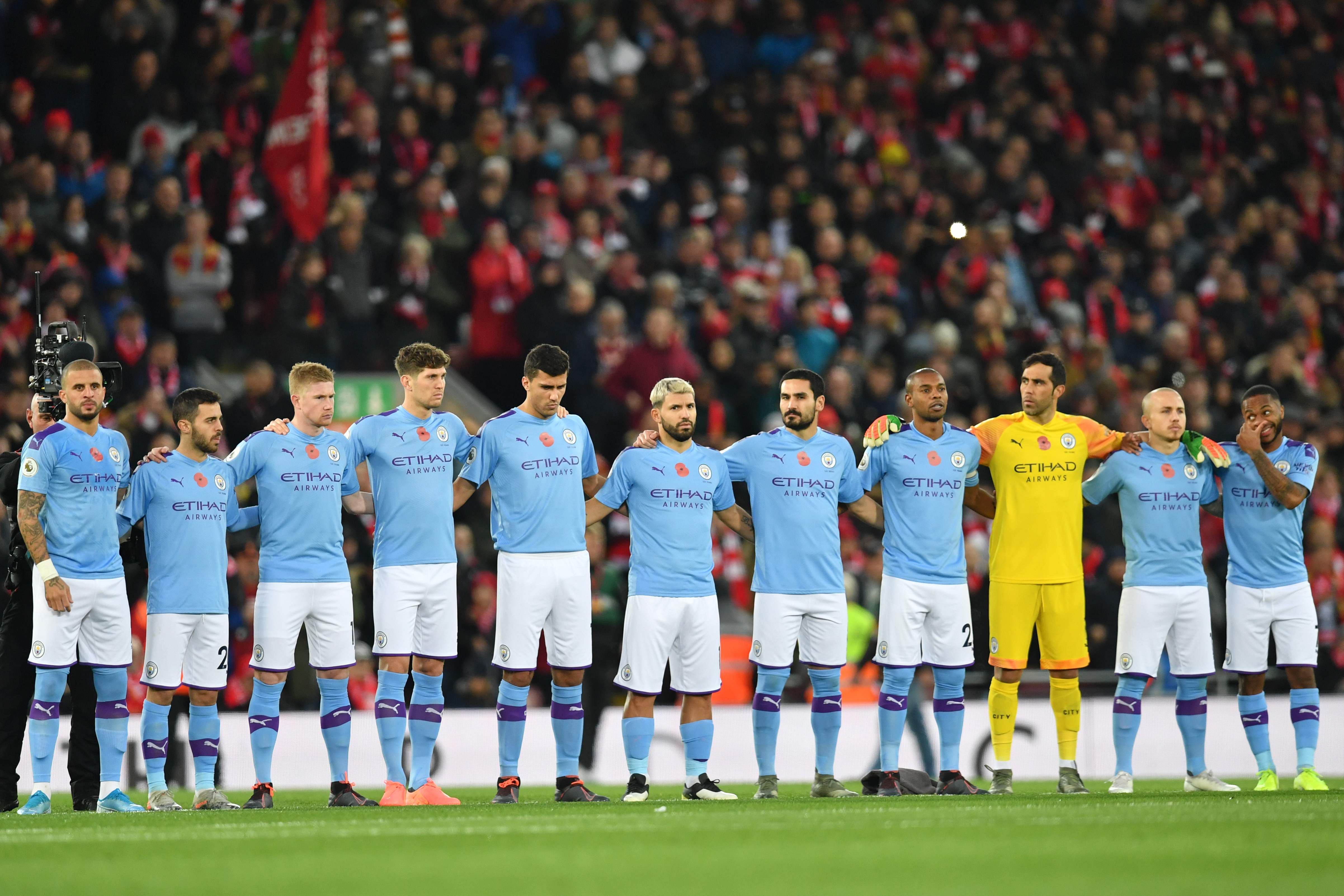 Pertahanan Rapuh, Guardiola Diminta Datangkan Bek Baru