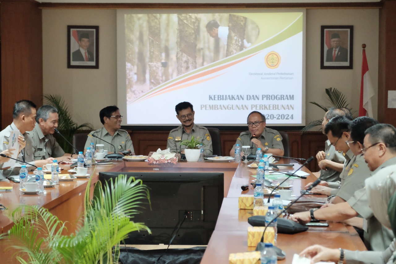 Mentan Syahrul Yasin Limpo dalam pertemuannya dengan jajaran Direktorat Jenderal Perkebunan di Kantor Pusat Kementan, Senin (4/11).