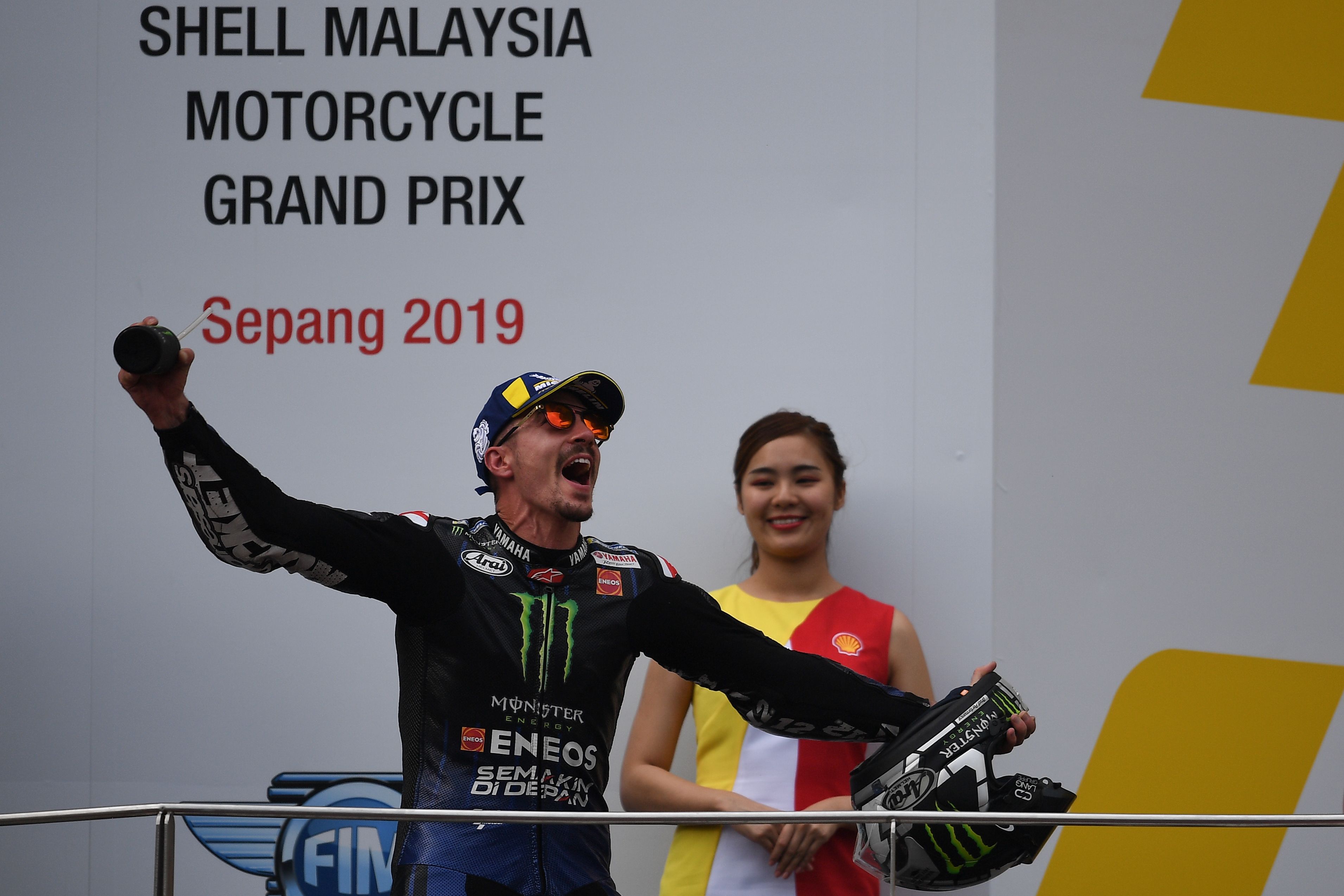 pembalap Spanyol Maverick Vinales merayakan kemenangannya di podium setelah balapan motor Grand Prix Malaysia kelas MotoGP di Sirkuit Intern