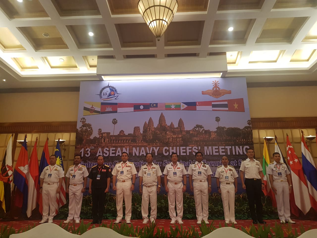 KSAL Laksamana Siwi Sukma Adji (kedua dari kiri) menghadiri acara Asean Navy Chiefs Meeting (ANCM) ke-13 di Kamboja.
