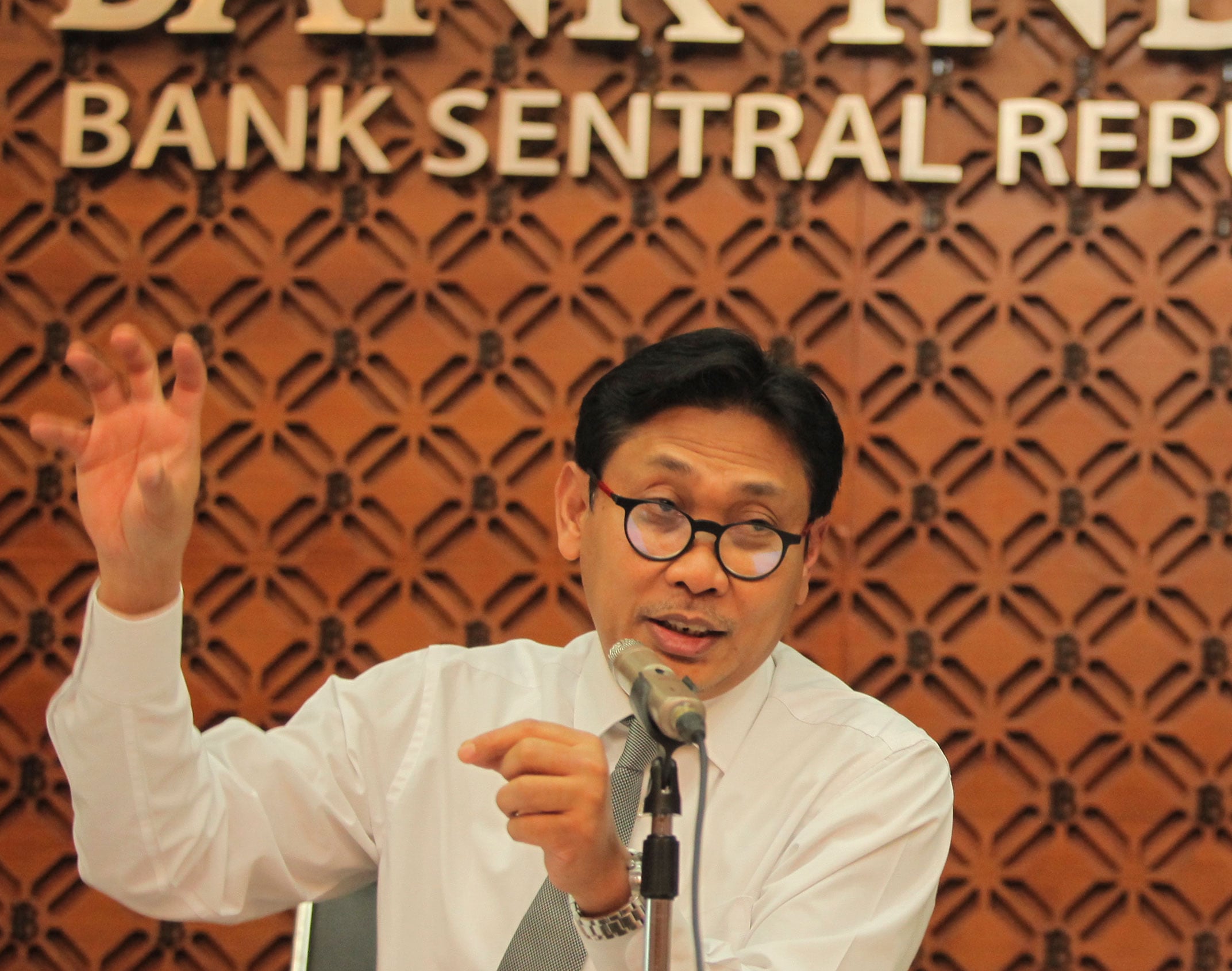  Kepala Departemen Komunikasi Bank Indonesia Onny Widjanarko 