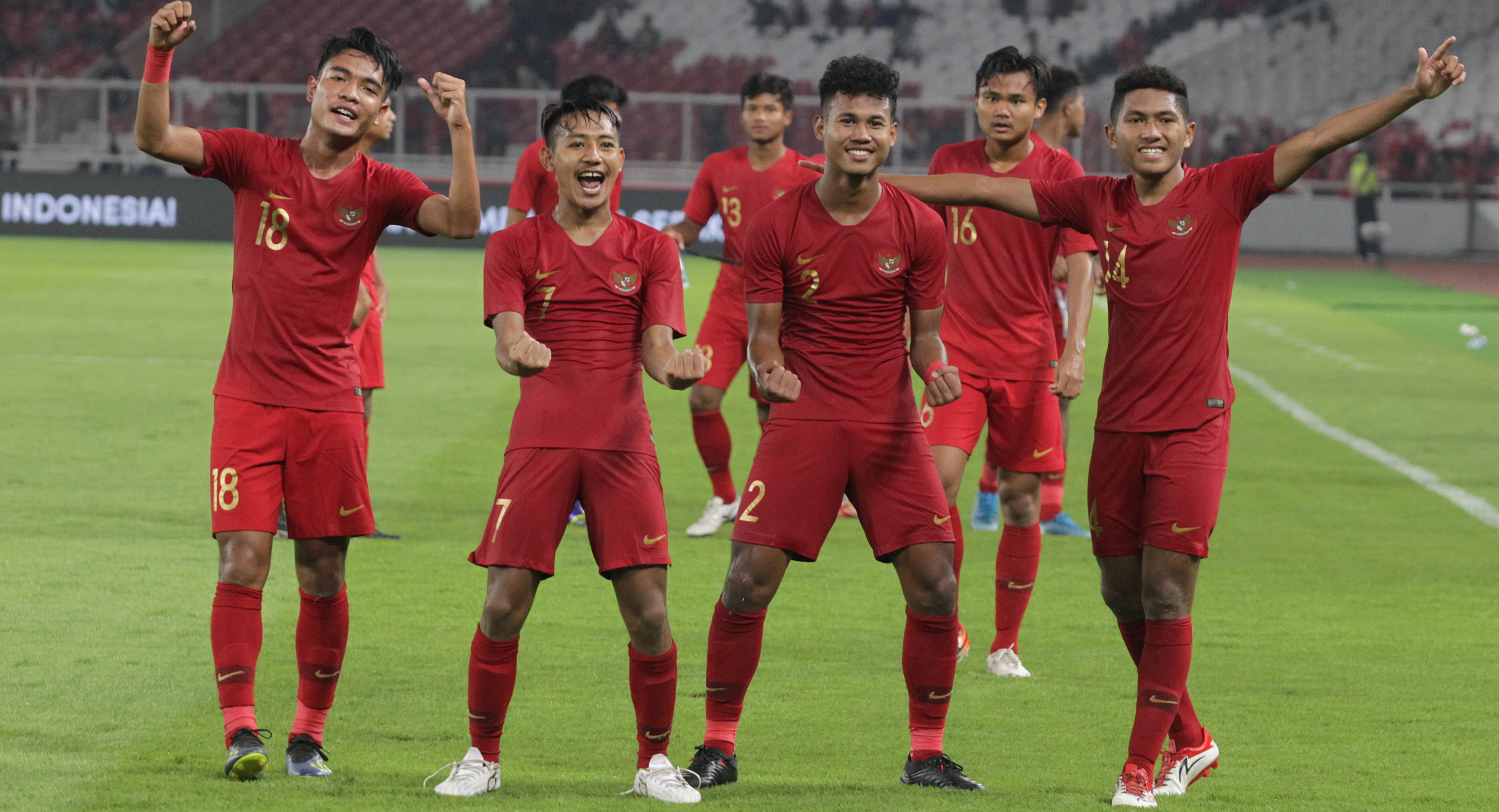 Pemain timnas Indonesia U19 melakukan selebrasi usai pertandingan kualifikasi Piala Asia U19 melawan Korea Utara.