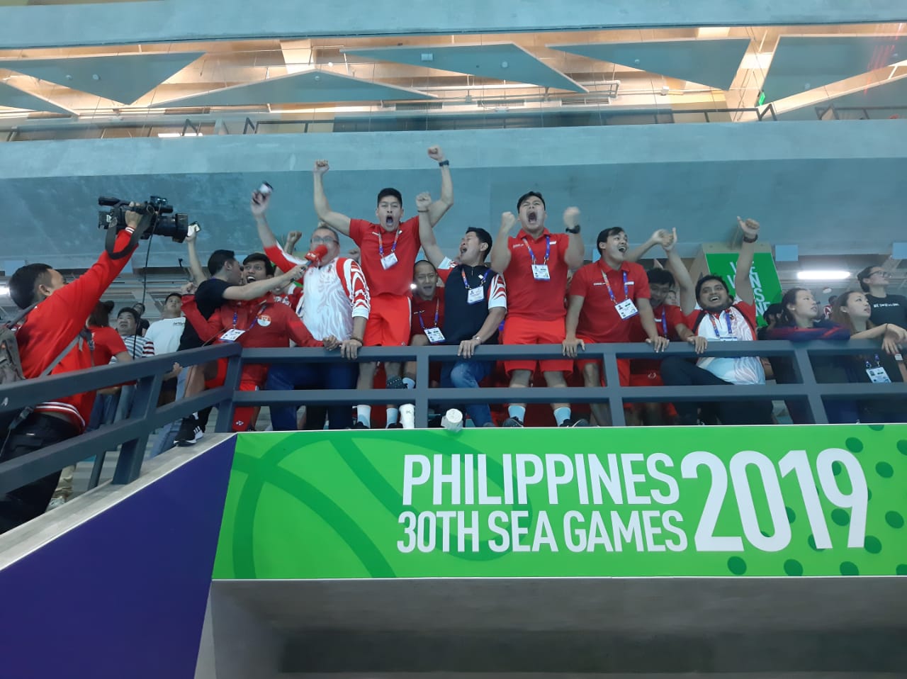Tim Polo air putra Indonesia merayakan kepastian meraih medali emas di SEA Games 2019.