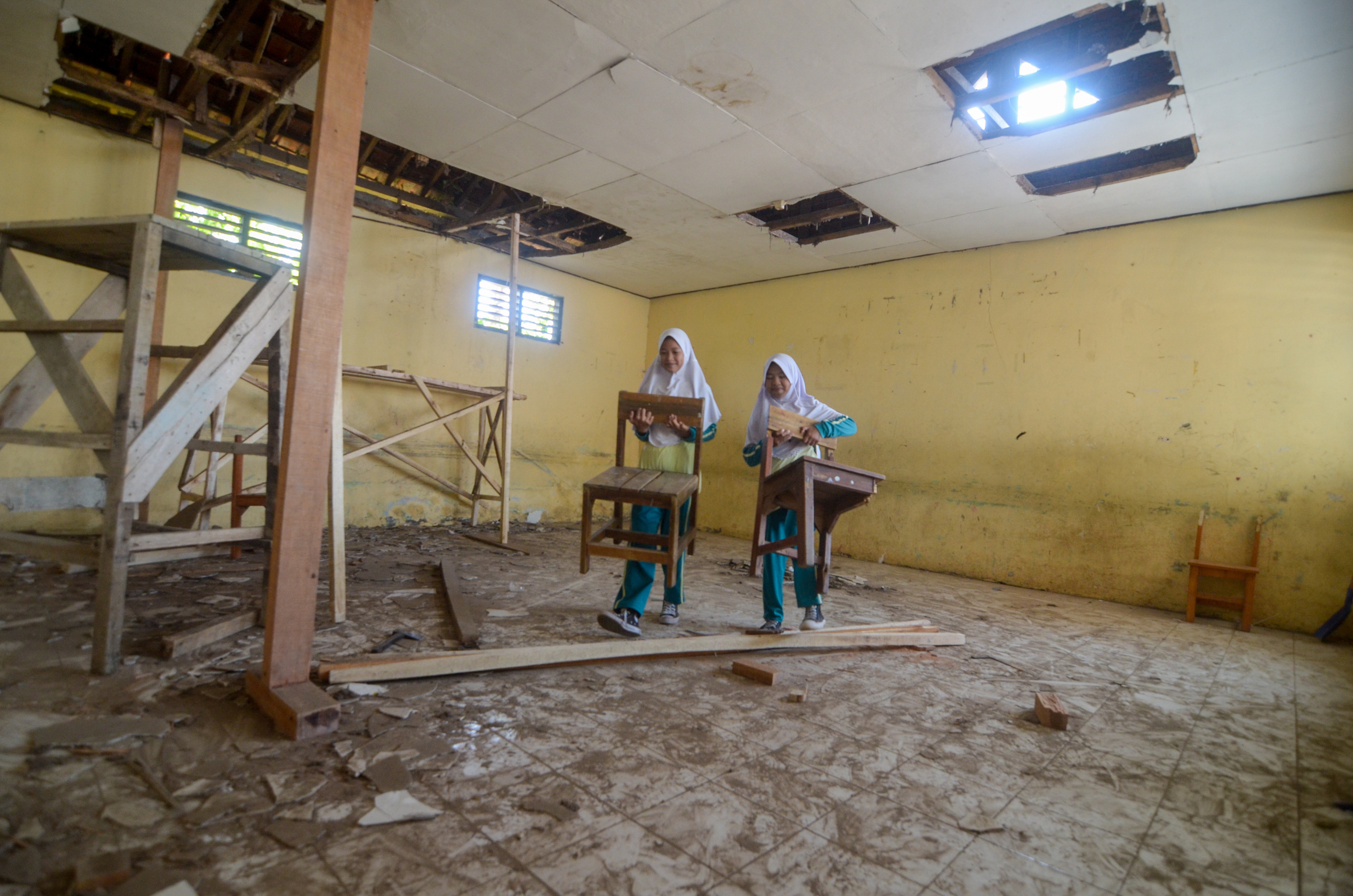 Demi Proyek Kereta Cepat, Lima Ruang Kelas SMPN Dirobohkan