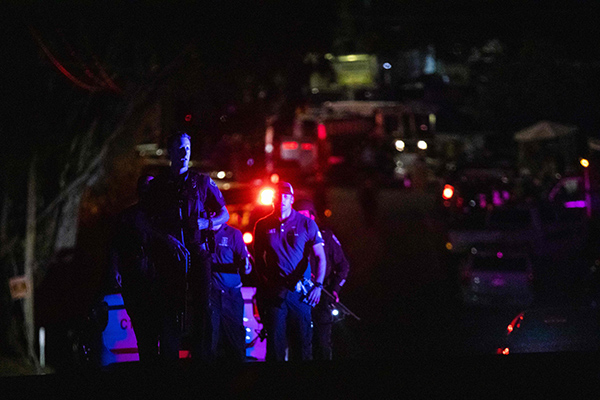 Polisi Buru Pelaku Penembakan di California