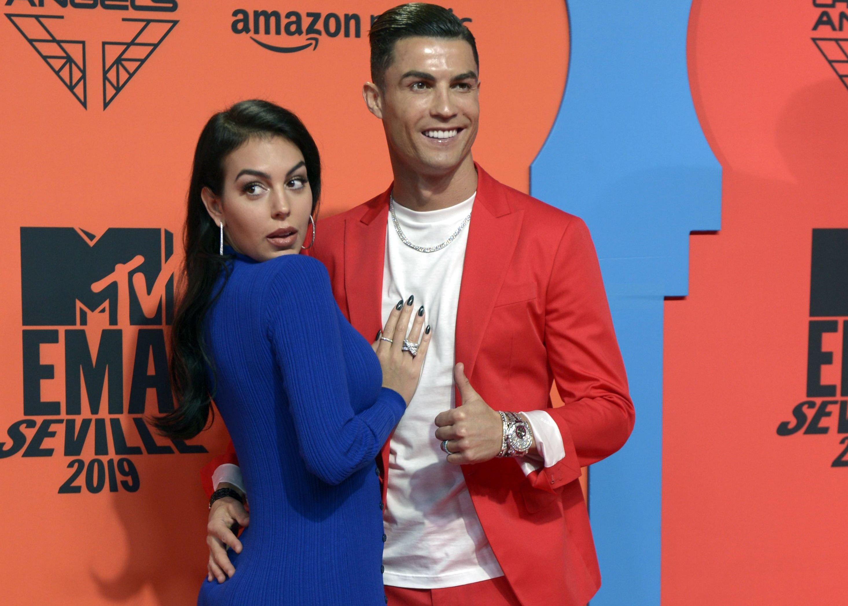  Cristiano Ronaldo dan kekasihnya Georgina Rodriguez 