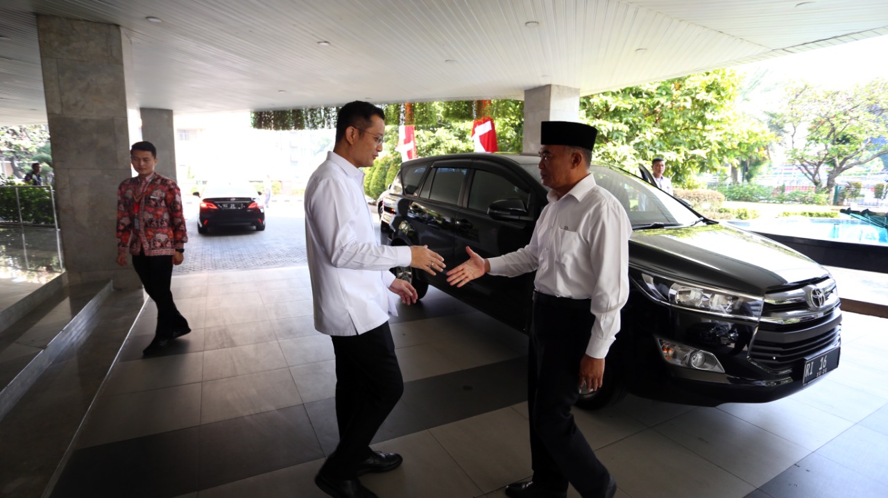 Mensos Juliari P. Batubara menerima kunjungan Menko Pembangunan Manusia dan Kebudayaan (PMK) Muhadjir Effendy.