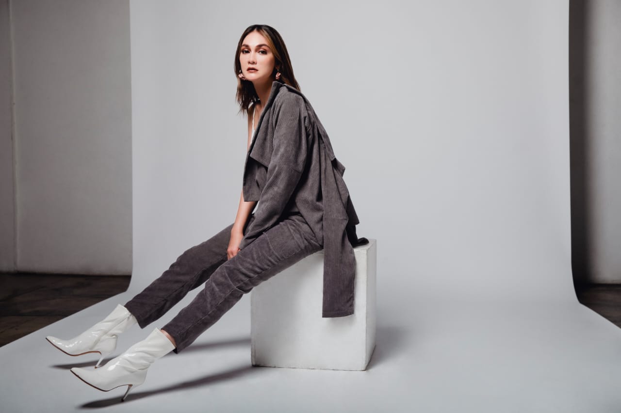 Artis Luna Maya diundang untuk menonton Melon Music Awards (MMA) 2019 di Gocheok Sky Dome, Seoul, Korea Selatan, pada Sabtu (30/11).,