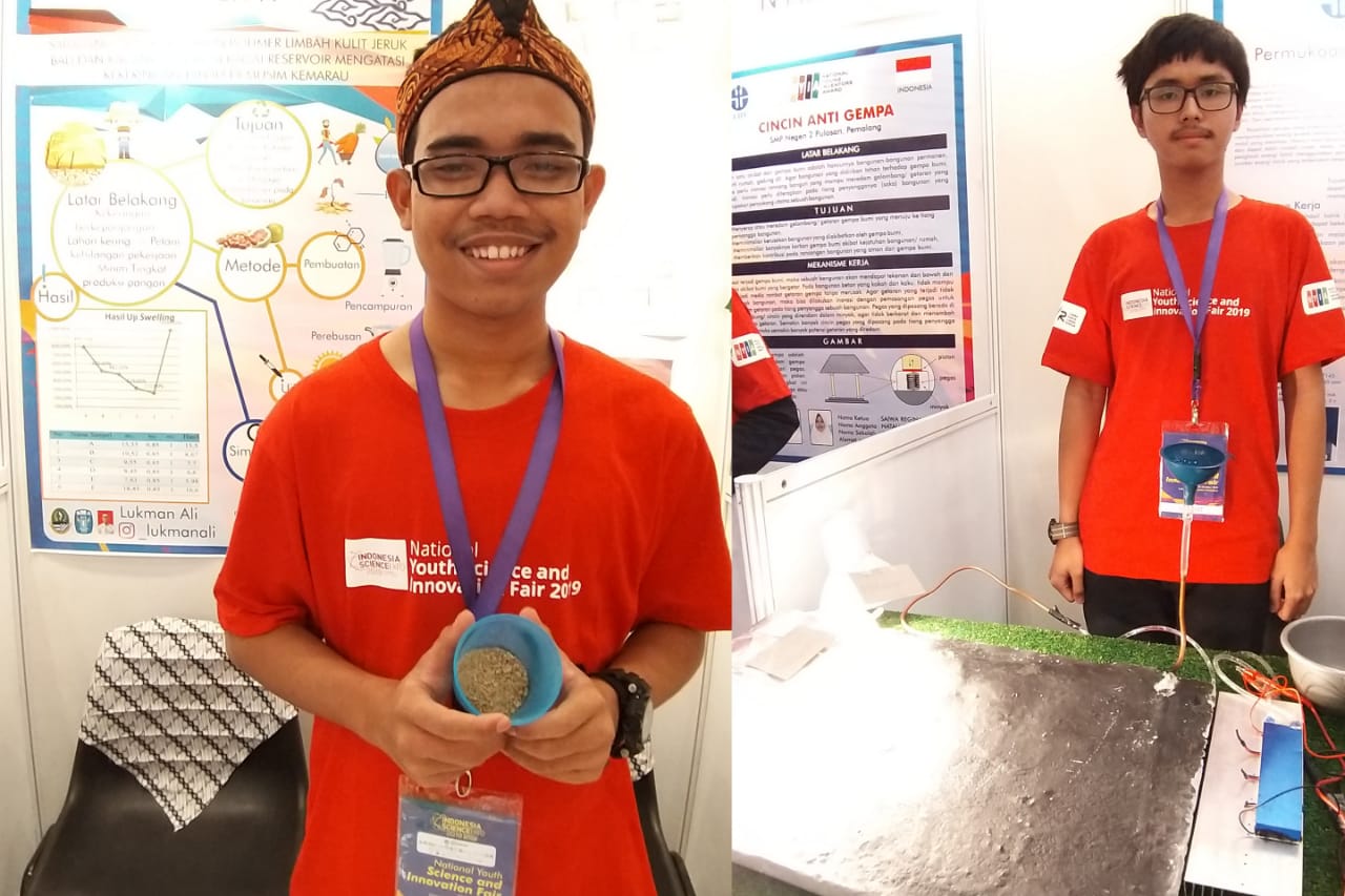 Lukman Ali (kiri) dan Alexander saat menunjukkan karya ilmiah mereka di Indonesia Science Expo 2019.