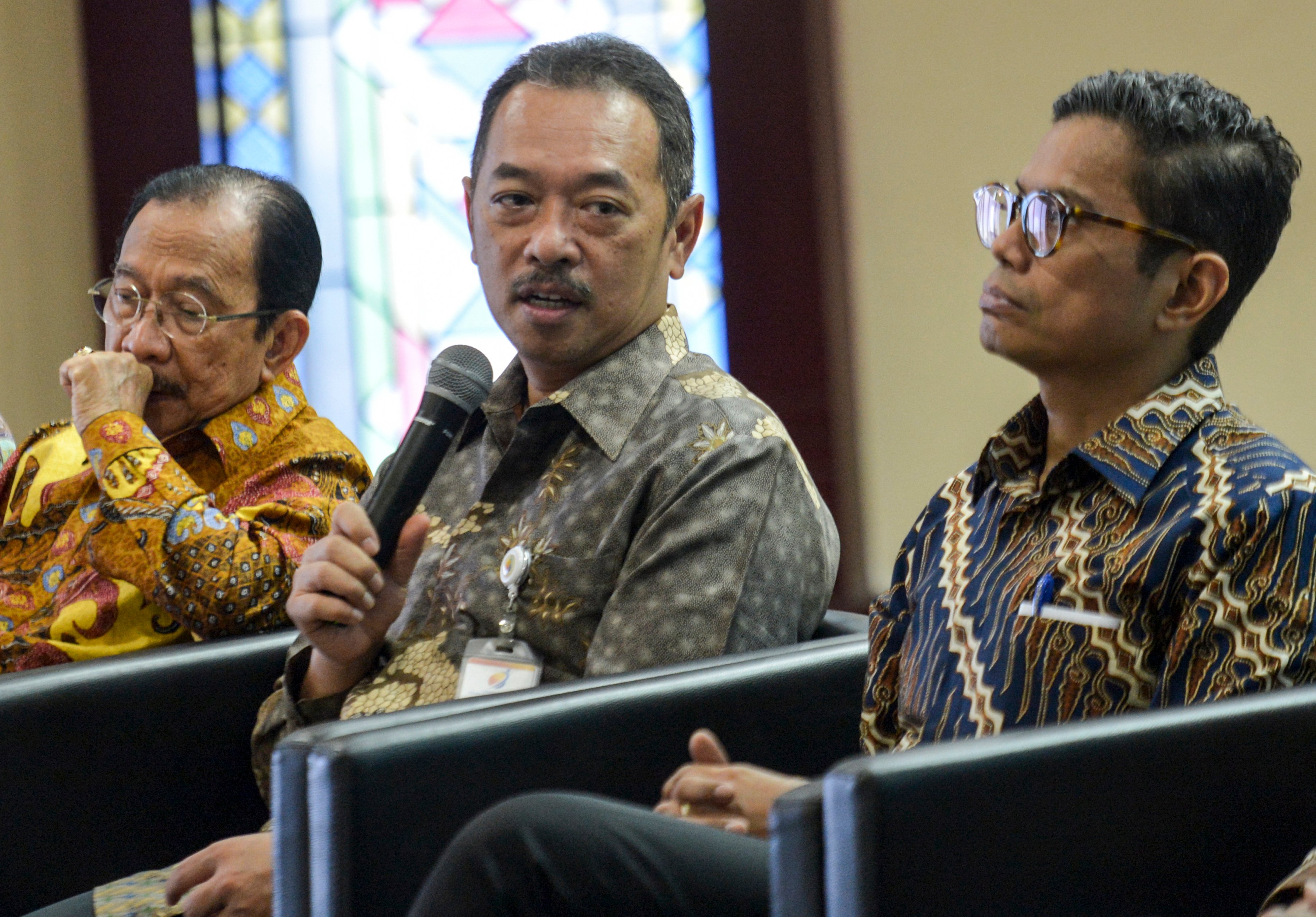  Fajar Harry Sampurno (tengah)