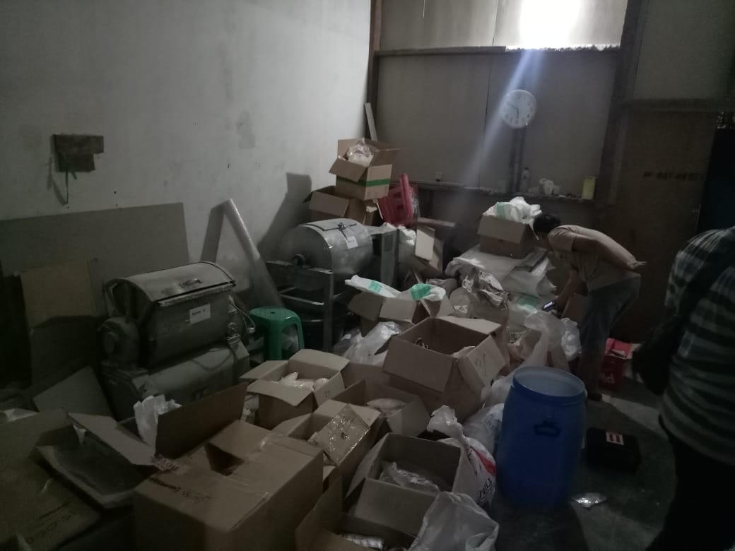 Badan Narkotika Nasional mengamankan narkoba jenis PCC di Kampung Awilega, Kelurahan Gunung Gede, Kecamatan Kawalu, Kota Tasikmalaya.