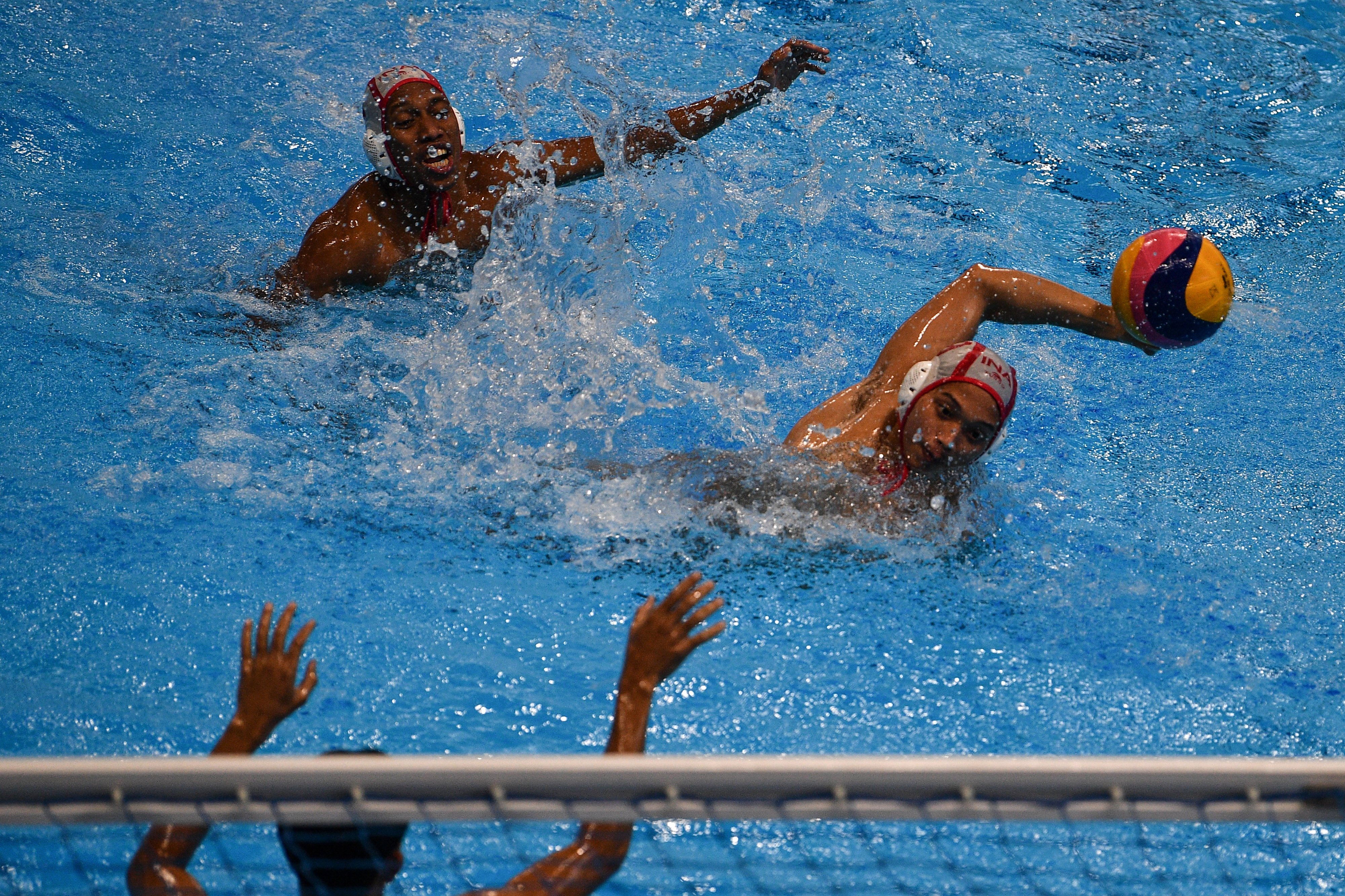 Timnas polo air putra Indonesia saat menjalani pemusatan latihan di Kompleks Aquatik Gelora Bung Karno Senayan, Jakarta.