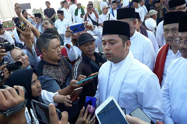 Wali Kota Tangerang Arief R Wismansyah saat menghadiri acara Kirab Maulid di Kampung Berkelir, Kota Tangerang, Jumat, 8 November 2019.