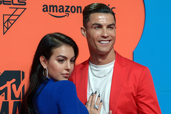 Cristiano Ronaldo bersama kekasihnya  Georgina Rodriguez