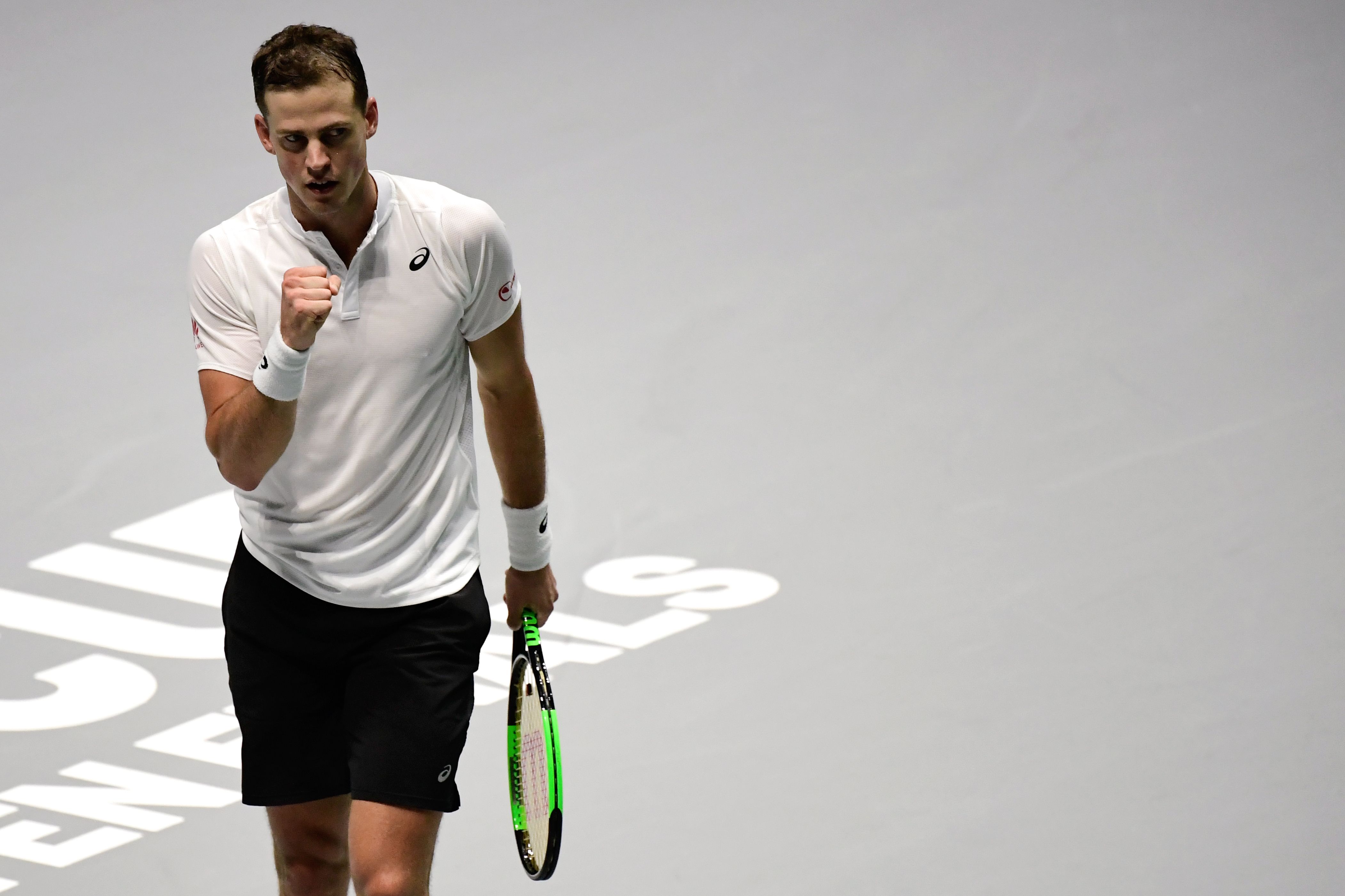 Petenis Kanada Vadel Pospisil bereaksi dalam laga melawan petenis Amerika Serikat Reilly Opelka 