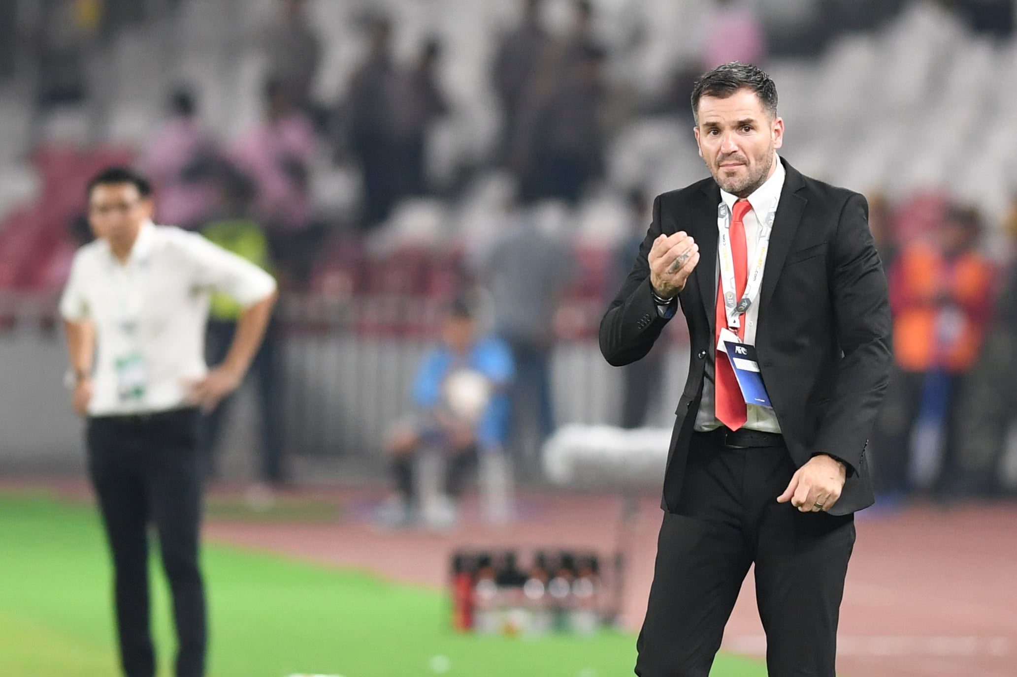 Pelatih Timnas Indonesia Simon McMenemy (kanan)