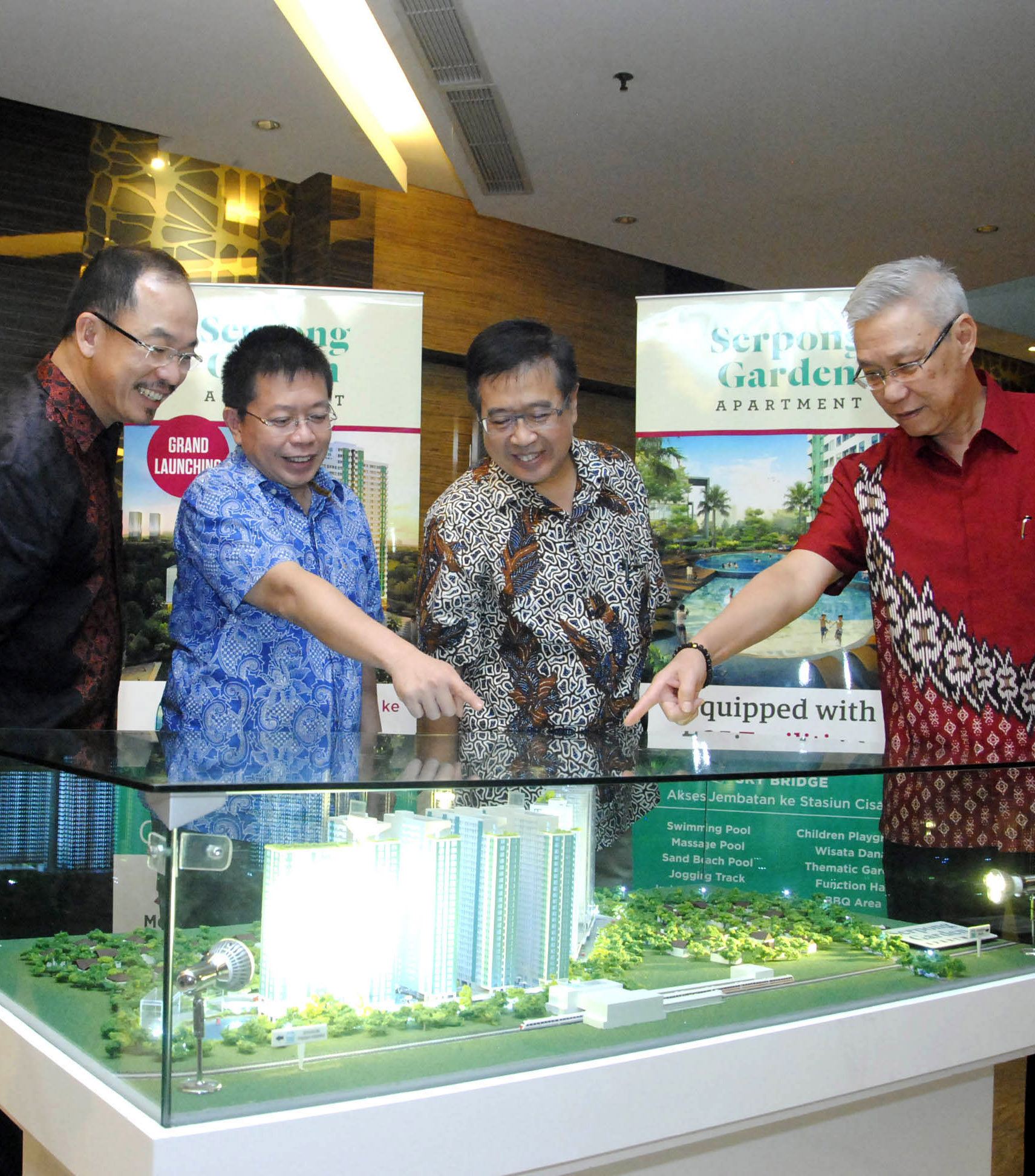  maket tower Bellerosa Serpong Gardeng Apartment saat acara product knowledge, di Serpong, Tangsel