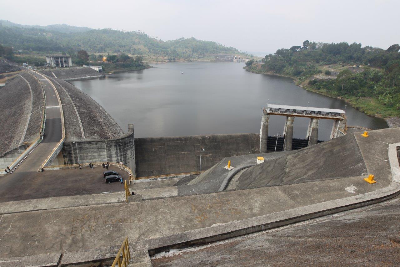 Pembangkit listrik yang menggunakan energi baru dan terbarukan