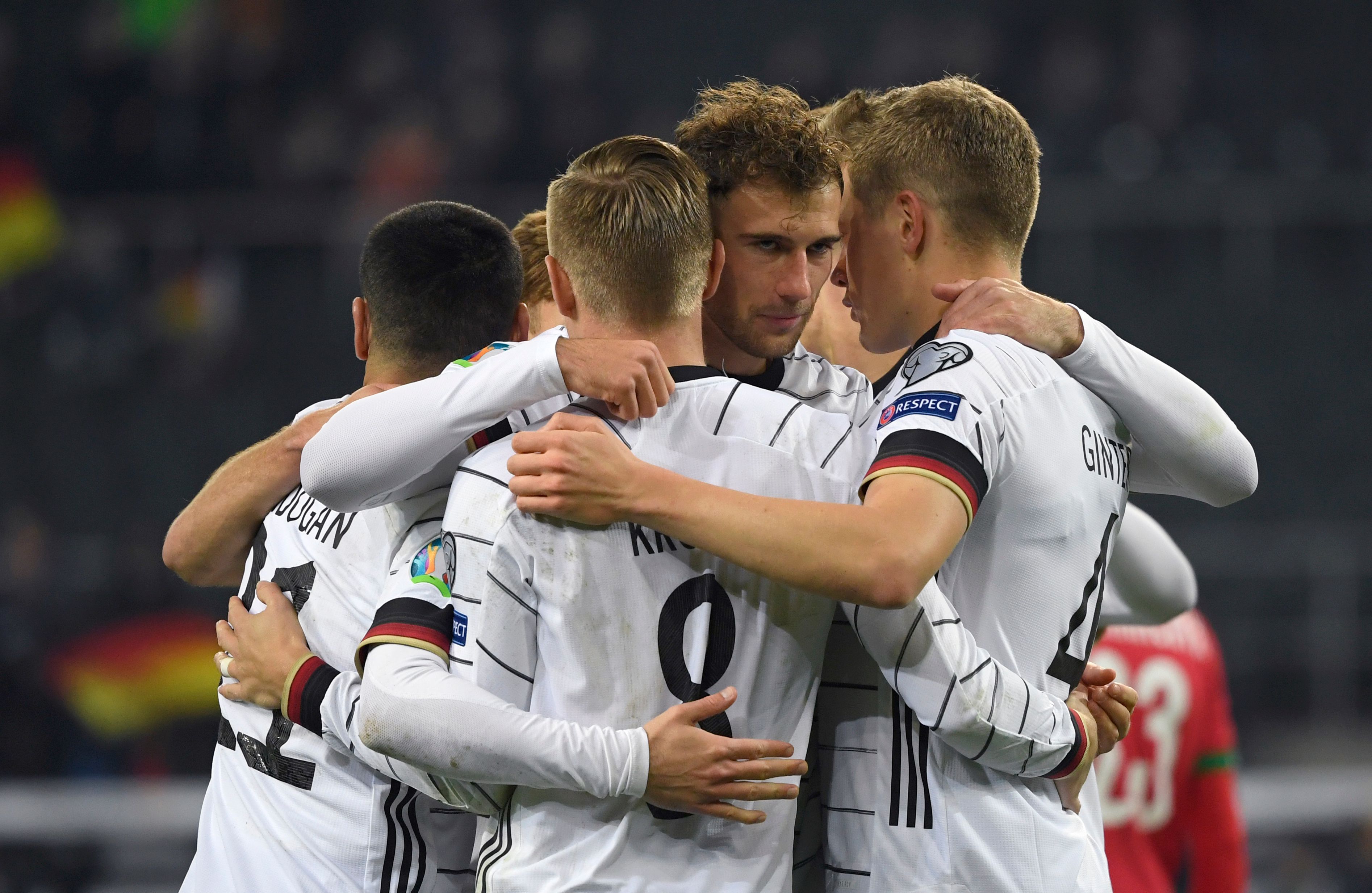 Para pemain Jerman  merayakan kemenangan setelah mencukur habis Belarusia 4-0 tanpa balas di Grup C babak kualifikasi Piala Eropa