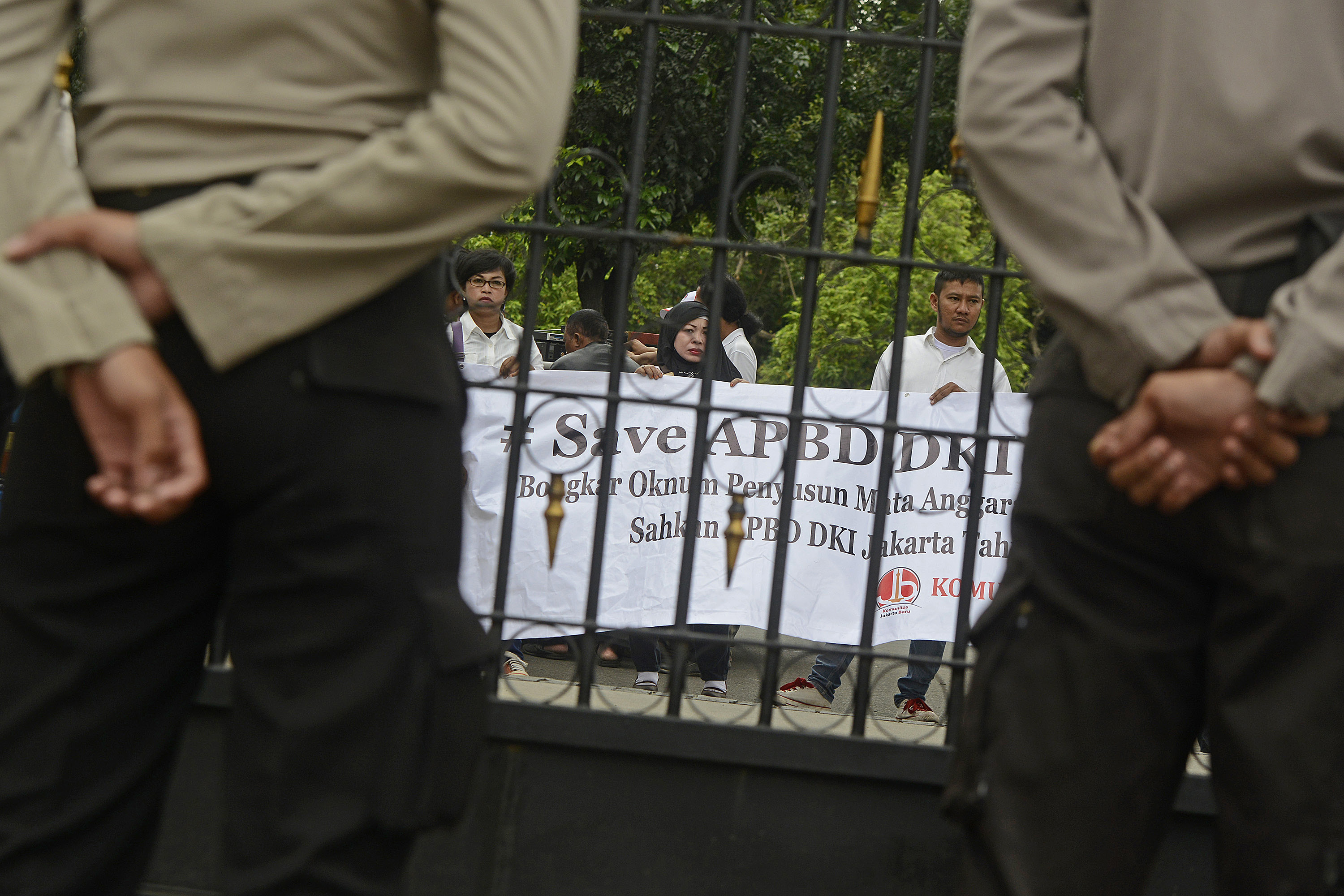 Ilustrasi aksi masyatakat yang menyoroti APBDi DKI Jakarta