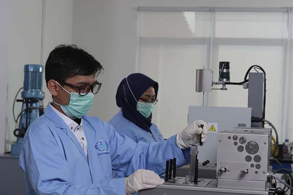 Laboratorium uji pelumas Surveyor Indonesia