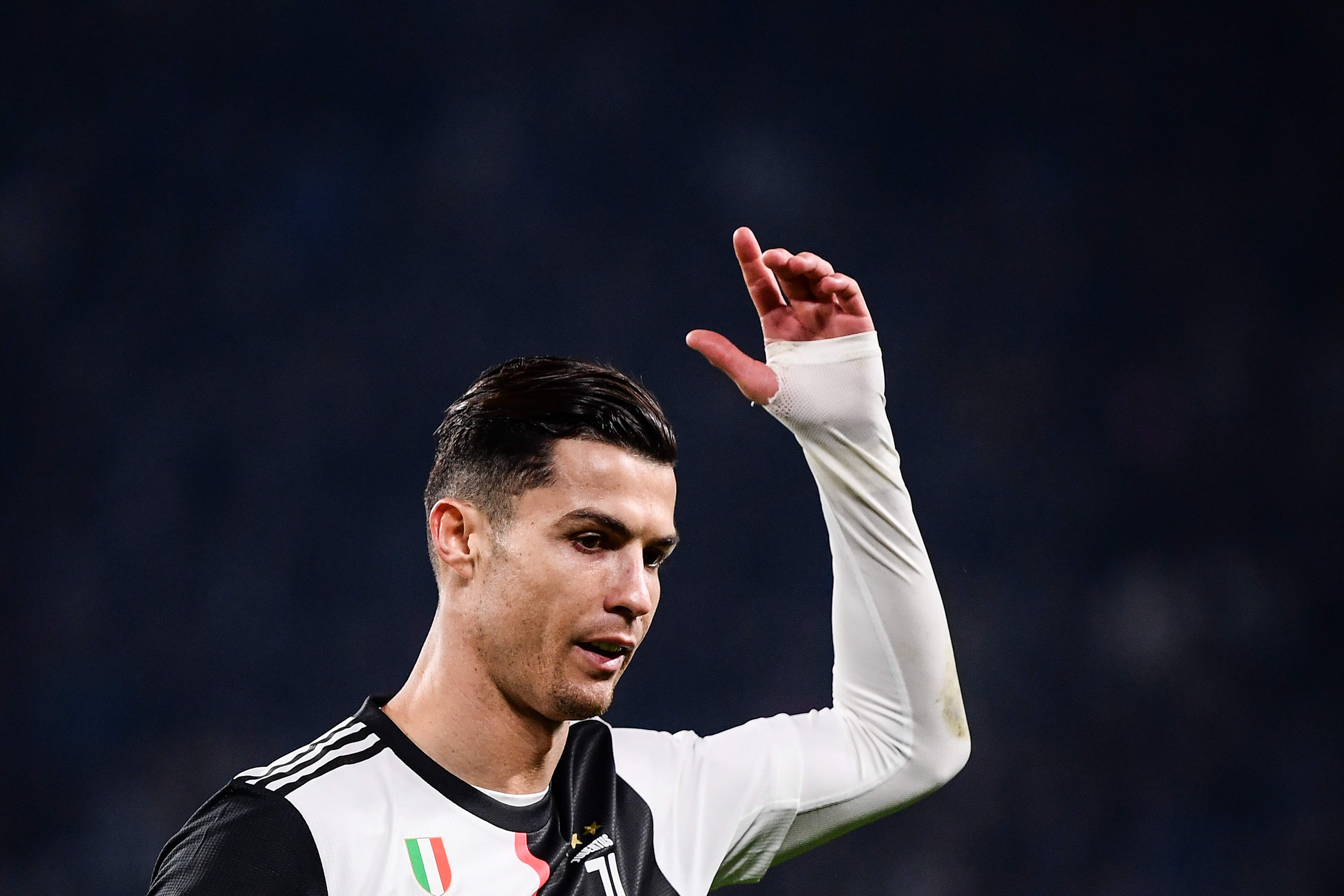 Pemain depan Juventus asal Portugal Cristiano Ronaldo mengakui kepada publik ketika ia meninggalkan lapangan untuk diganti selama pertanding