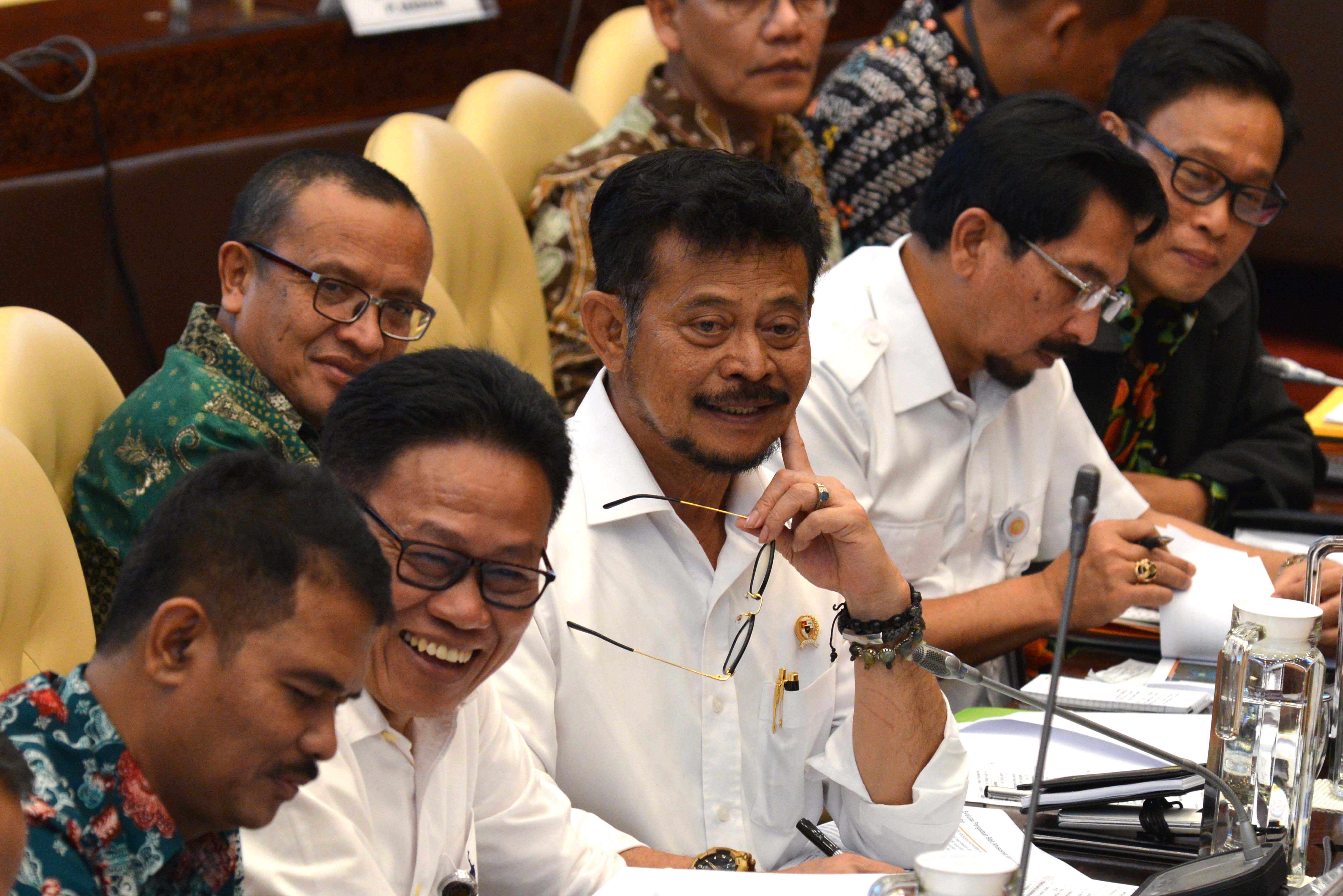 Menteri Pertanian Syahrul Yasin Limpo (tengah) di Raker dengan Komisi IV DPR RI