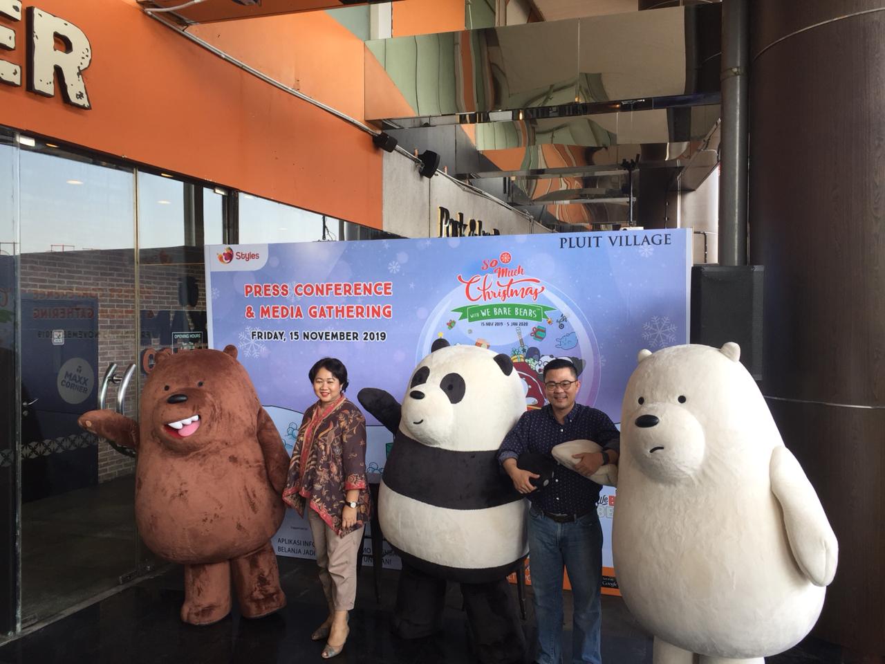  Pluit Village menghadirkan tiga tokoh kartun lucu dari Cartoon Network yakni  Grizzly, Panda, dan Ice Bear. 