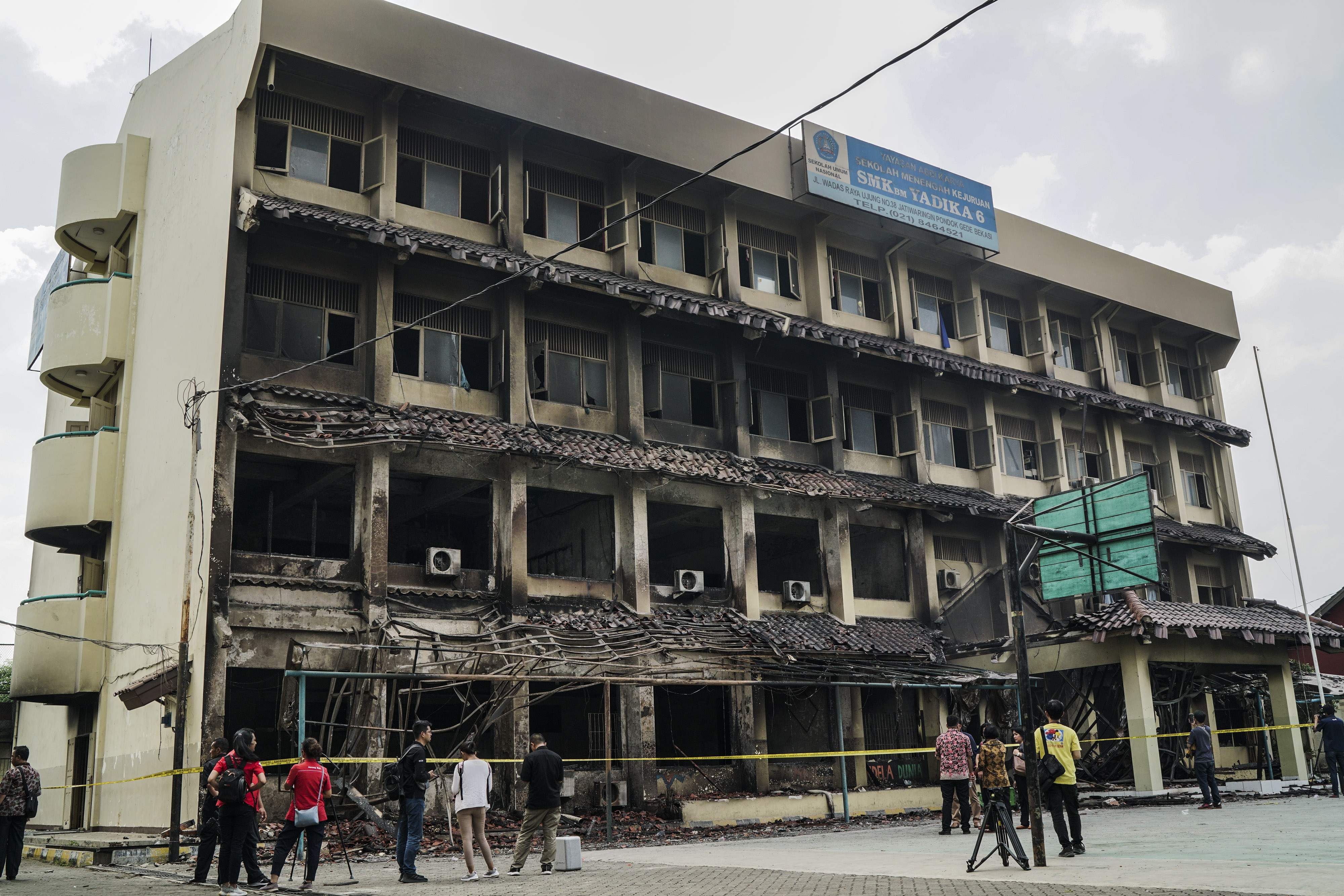 Suasana gedung Sekolah SMK (Sekolah Menengah Kejuruan) Yadika (Yayasan Abadi Karya) 6 pascakebakaran di Jatiwaringin, Jakarta Timur, Selasa