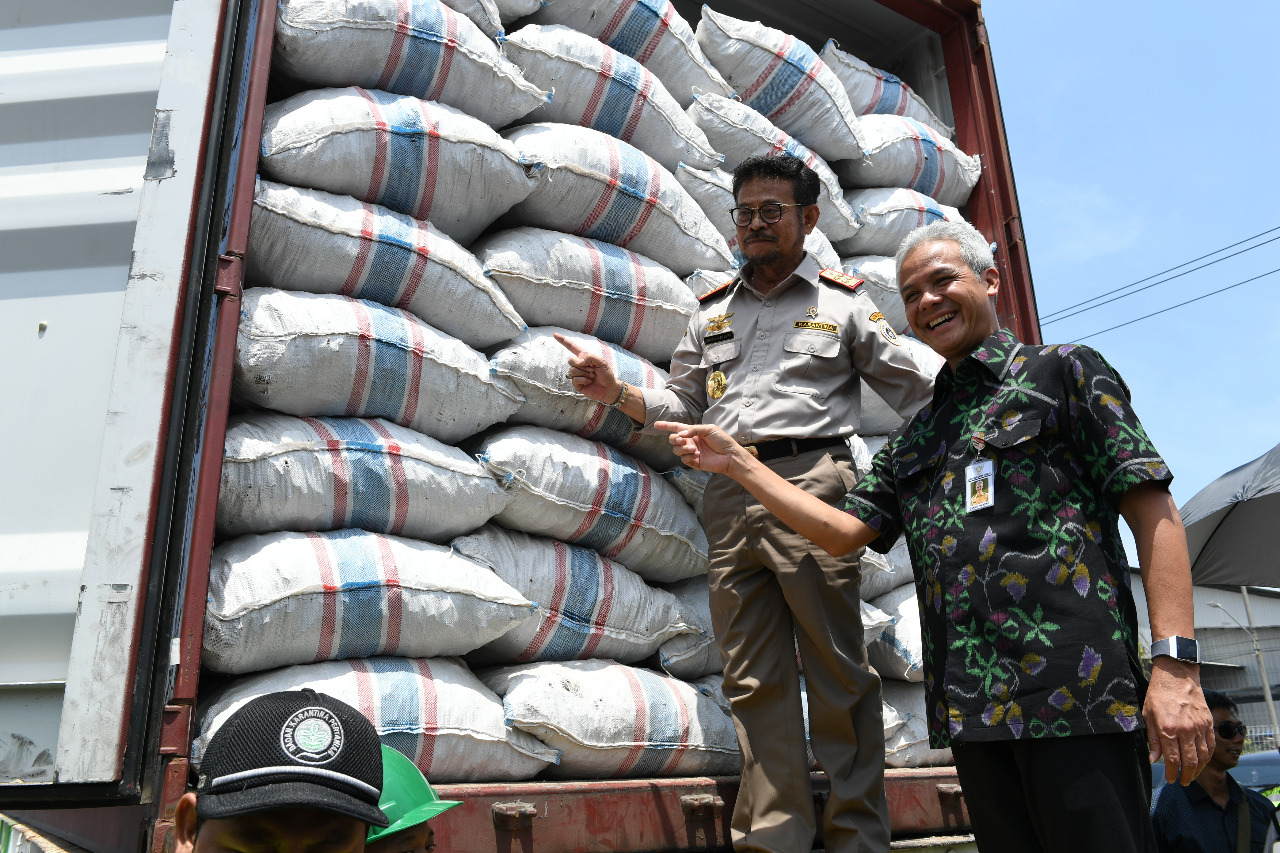 Mentan Syahril Yasin Limpo (kiri) dan Gubernur Jateng Ganjar Pranowo.
