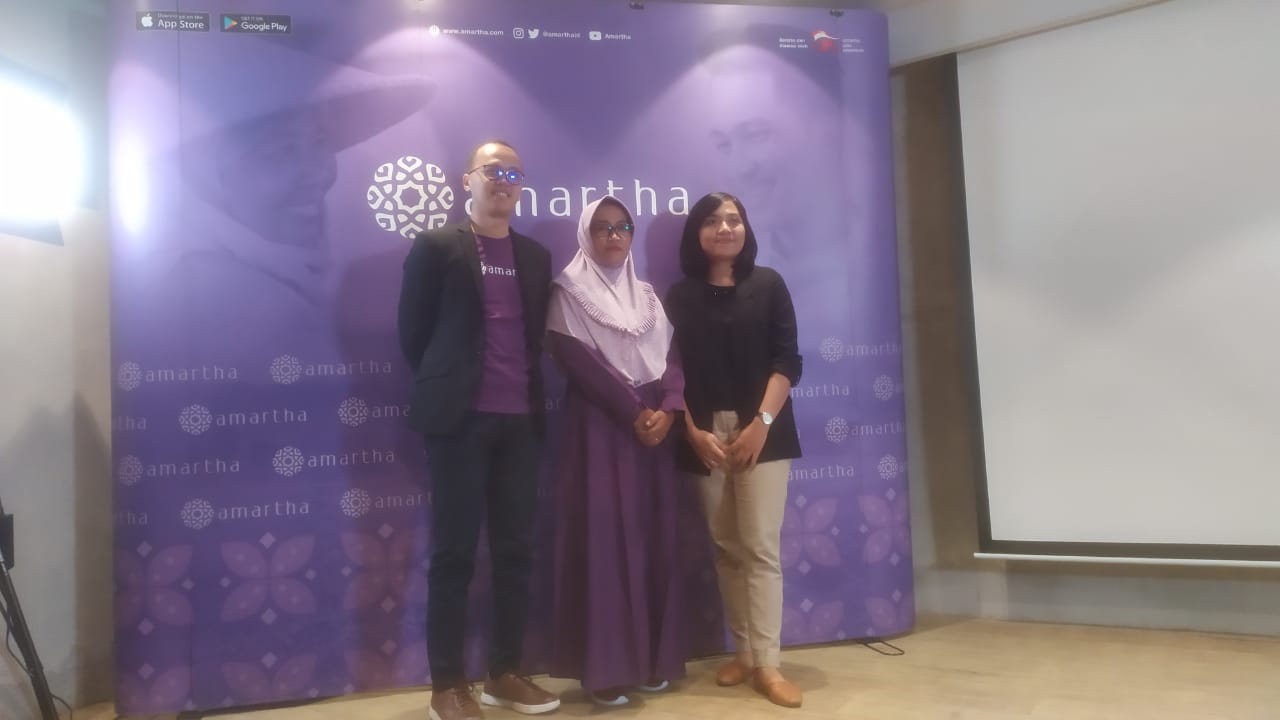 Salah satu pertemuan mitra perempuan pedesaan dengan agen lapangan. 