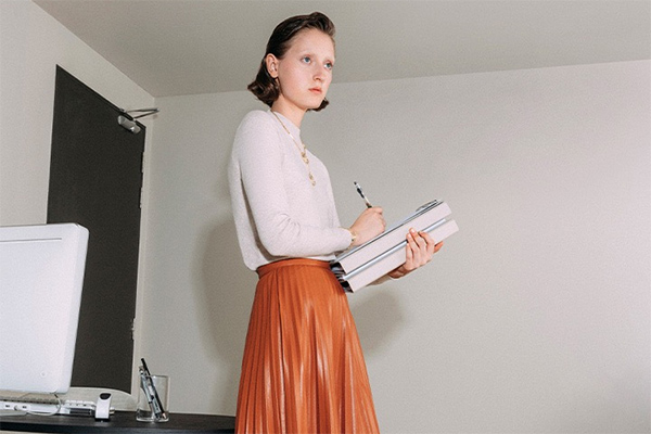 Tips Padu Padan Ragam Tas dan Sepatu Kerja untuk Berbagai Acara