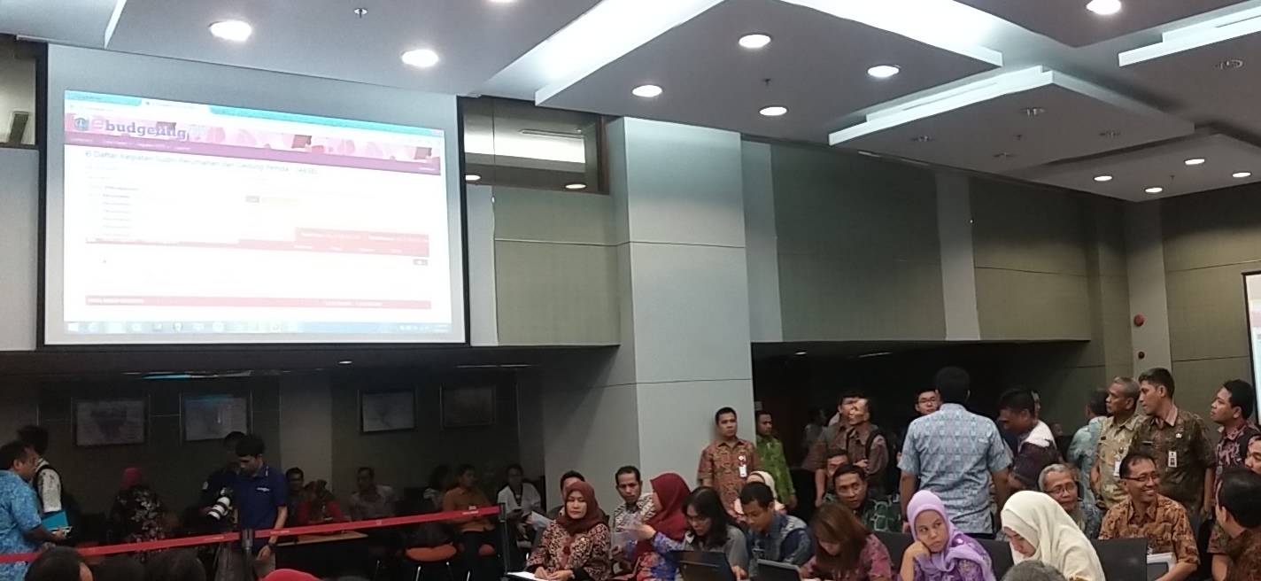 PNS DKI melakukan Input E-budgeting pada Maret 2015