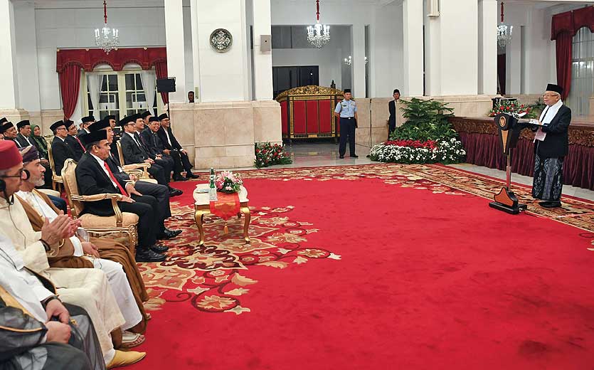 Wakil Presiden Ma’ruf Amin memberikan sambutan saat peringatan Maulid Nabi Muhammad SAW 1441 H di Istana Negara, Jakarta, Jumat (8/11). 