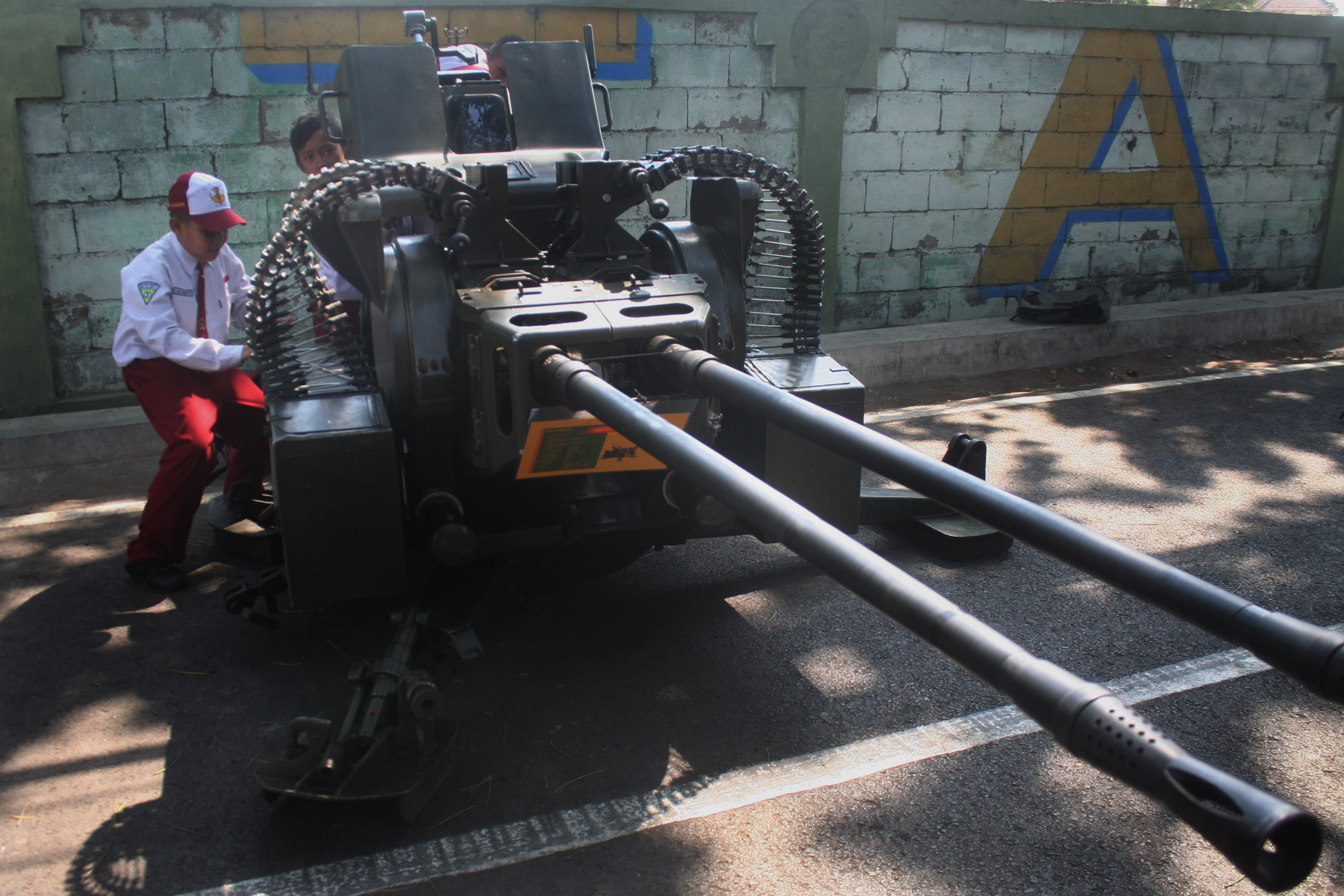 meriam 20 milimeter yang merupakan salah satu alutsista TNi