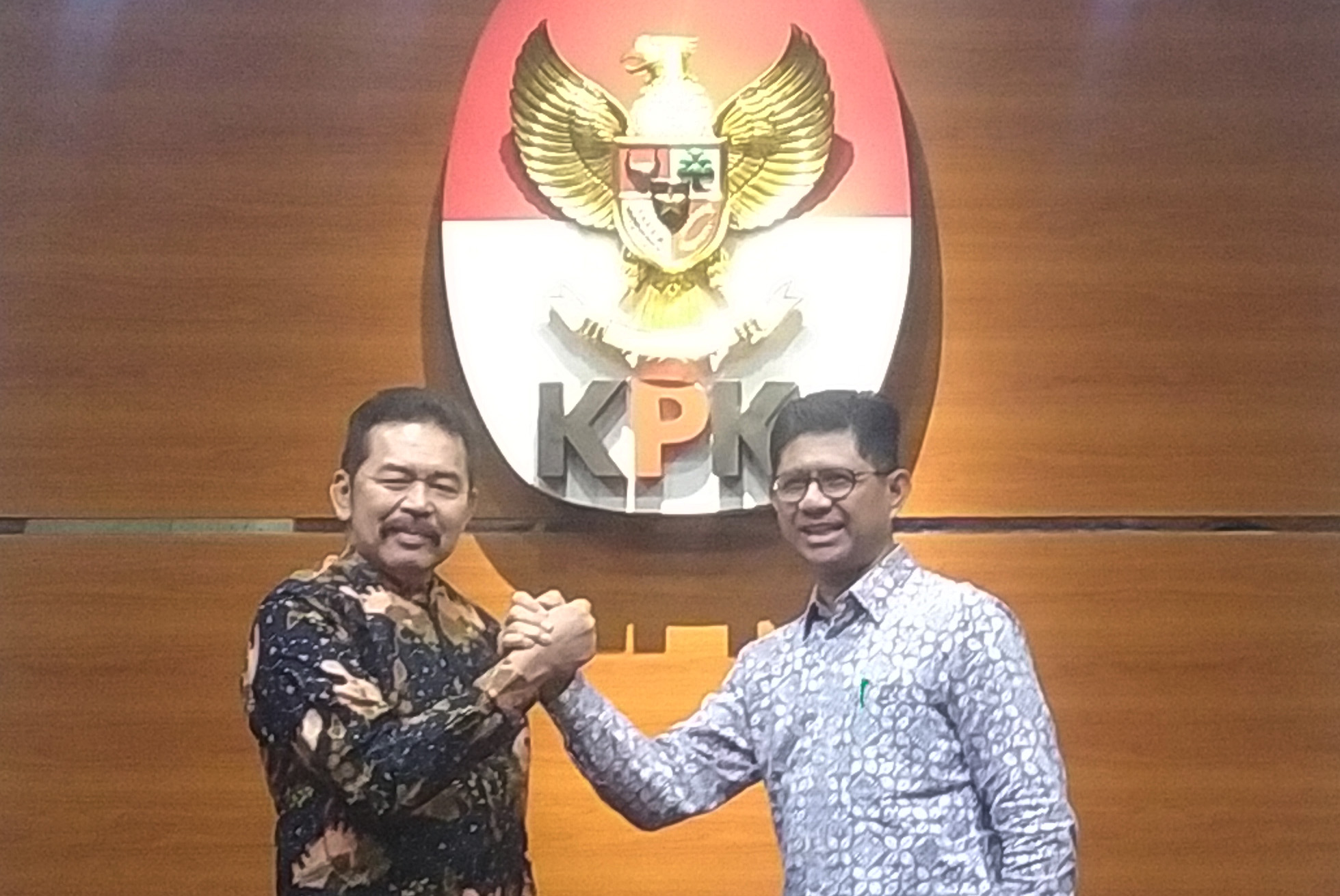 Jaksa Agung RI Sanitiar Burhanuddin dan pimpinan Komisi Pemberantasan Korupsi (KPK) Laode Muhammad Syarif.