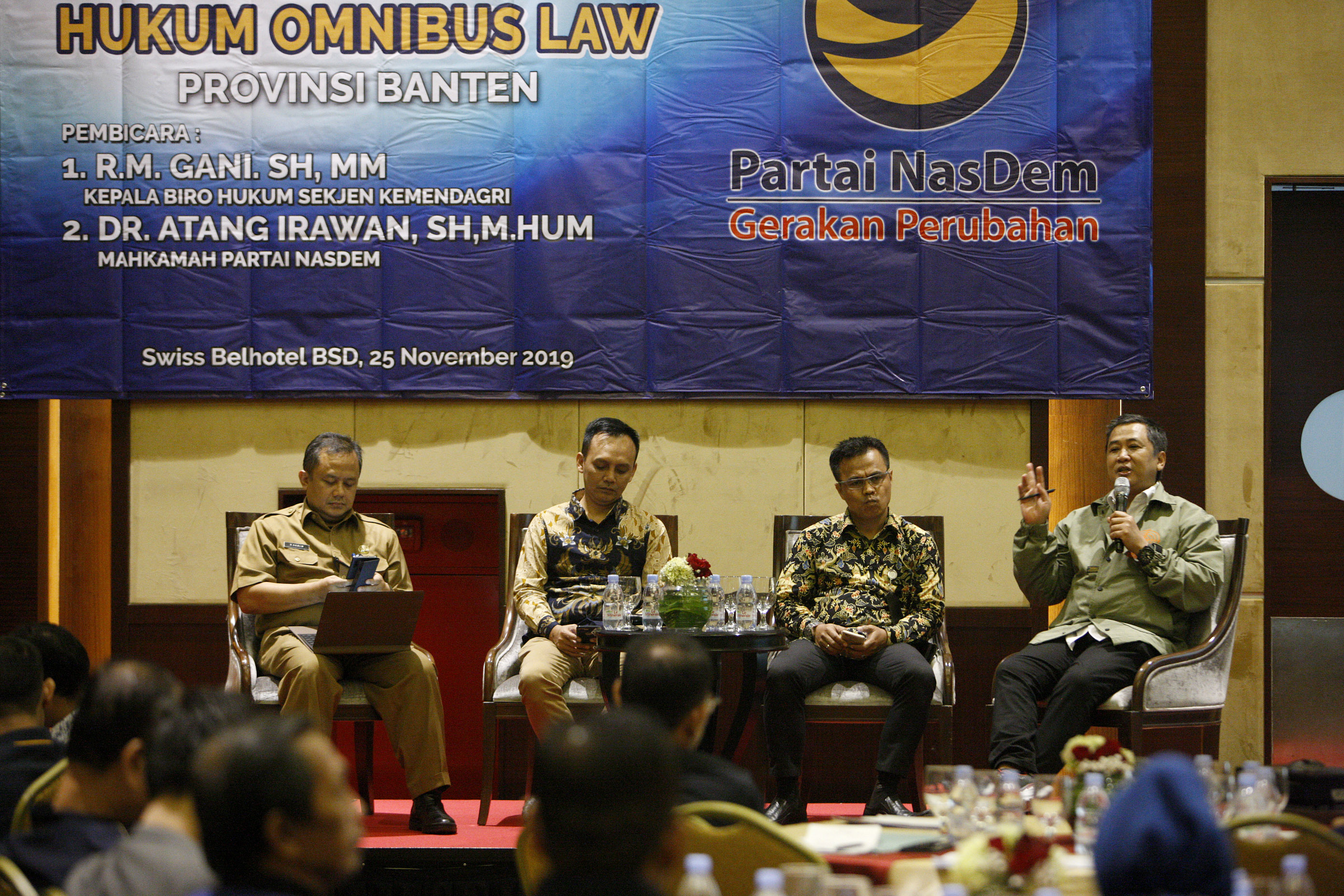 Seminar soal ombibus Law yang diselenggarakan DPW NasDem Tangenrang Selatan, Senin (25/110