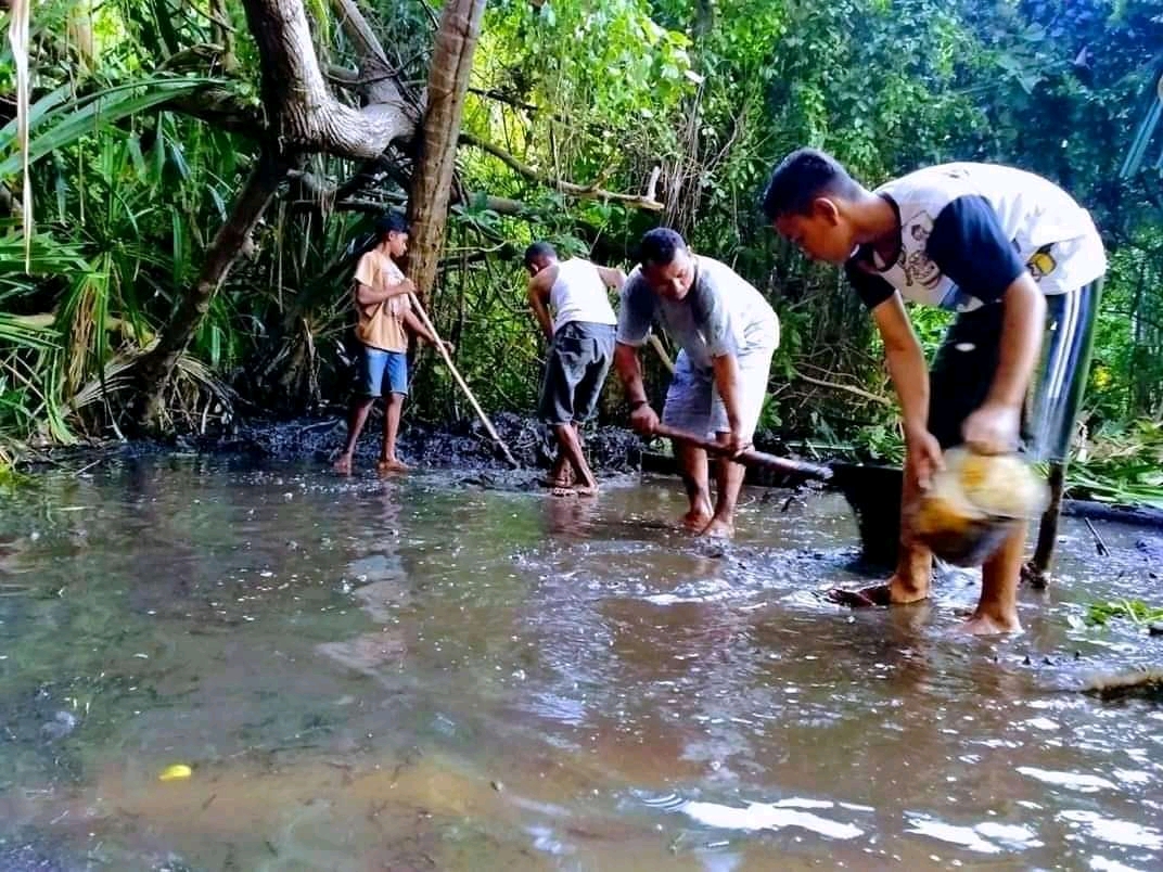 Komunitas Anak Podor Wolong di Dusun Tiga, Desa Ratulodong, Kecamatan Tanjung Bunga, Kabupaten Flores Timur rutin merawat mata air.